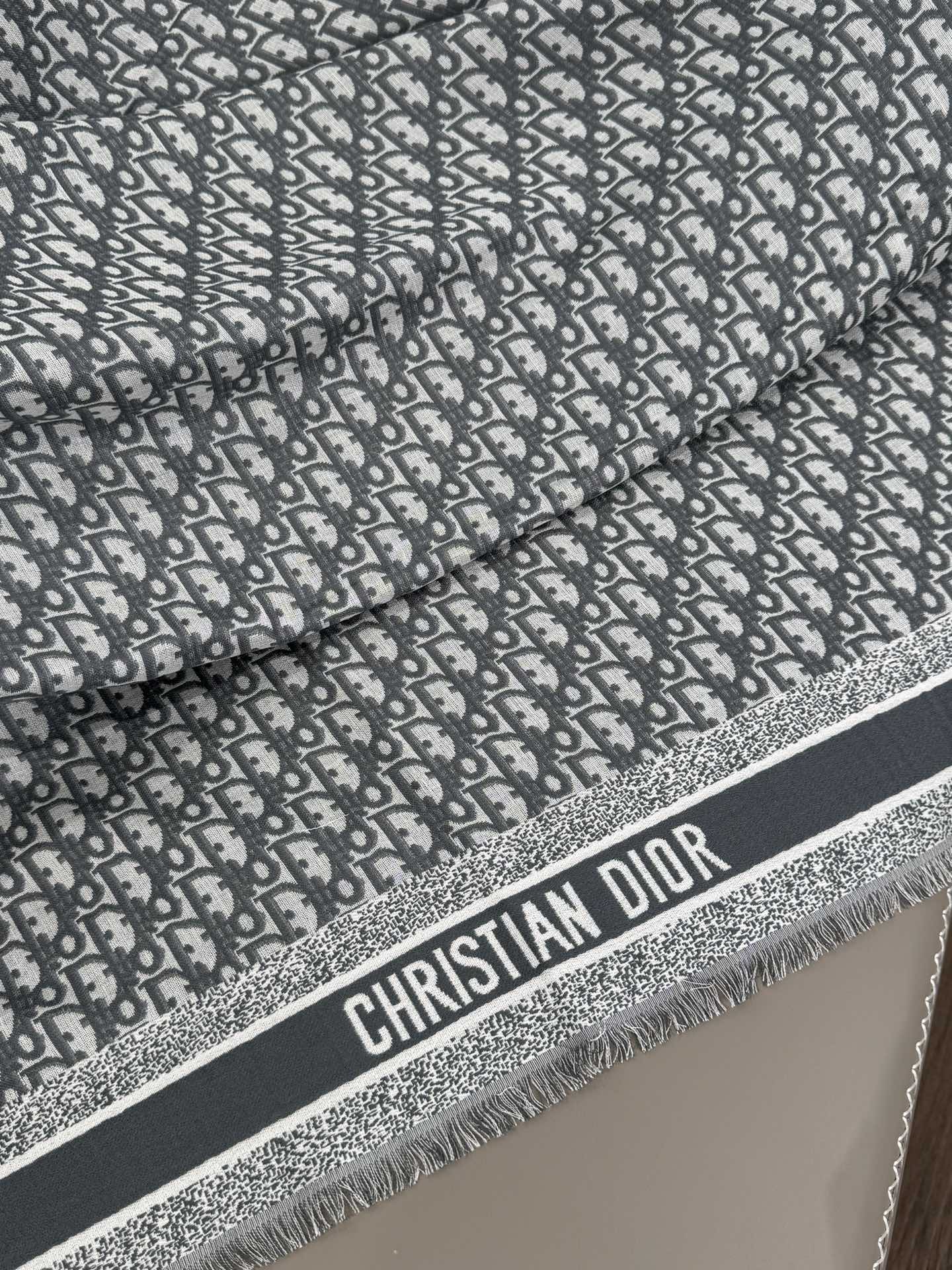 DIOR SCARF