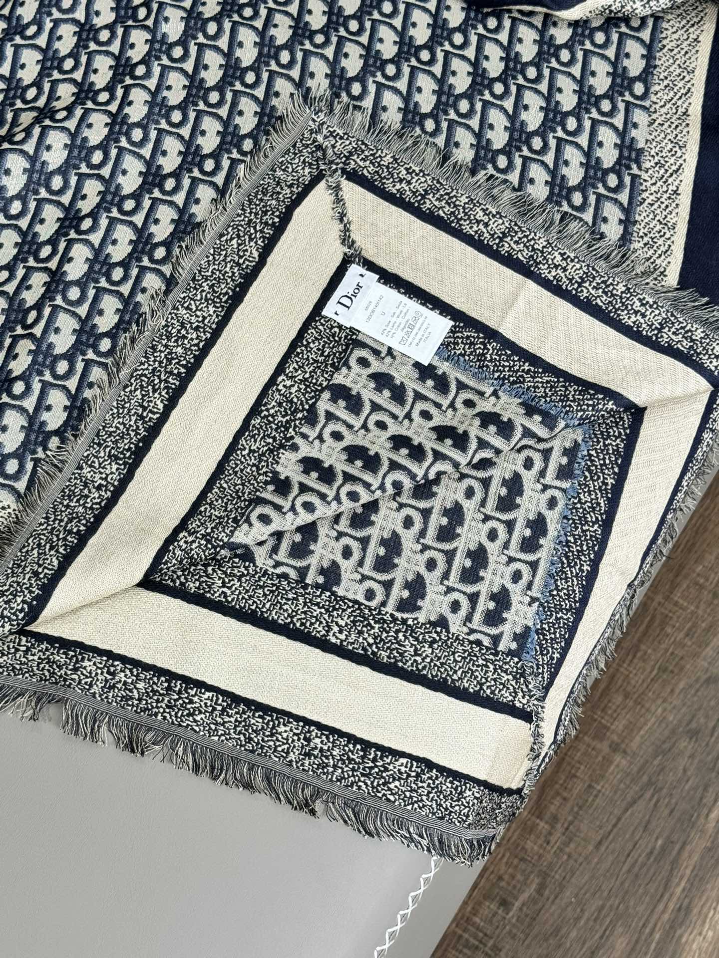 DIOR SCARF