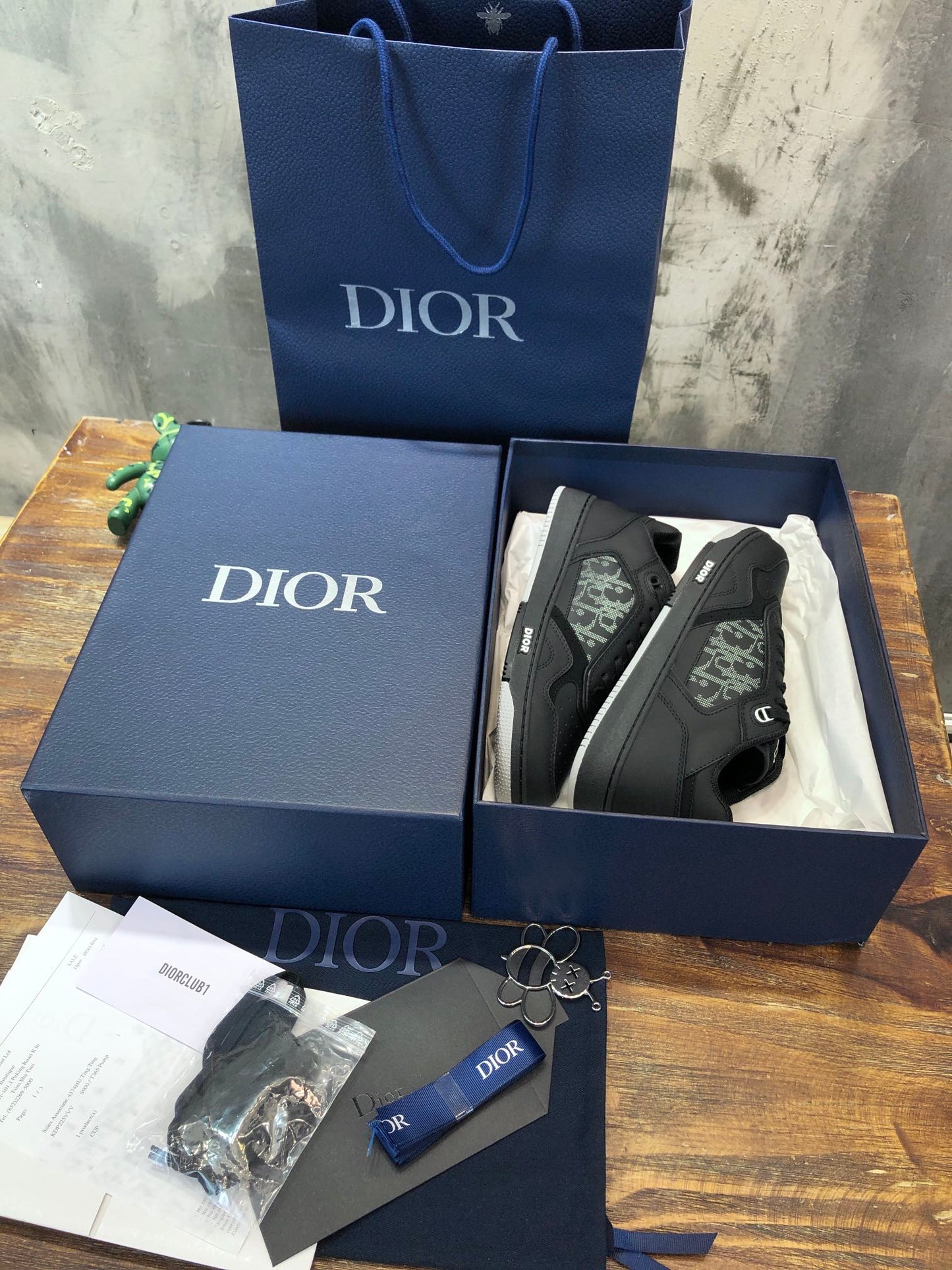 DIOR SNEAKER