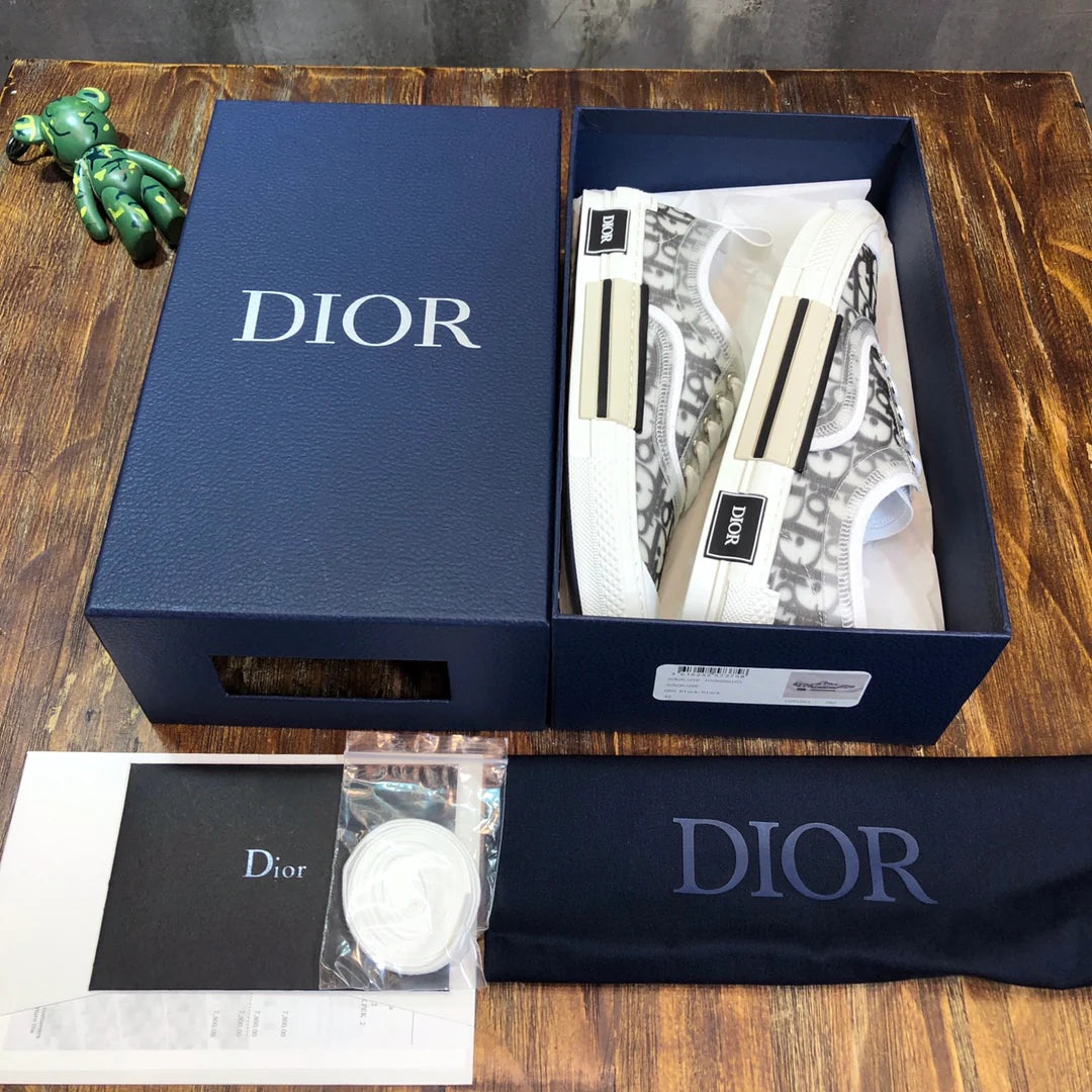 DIOR SNEAKER