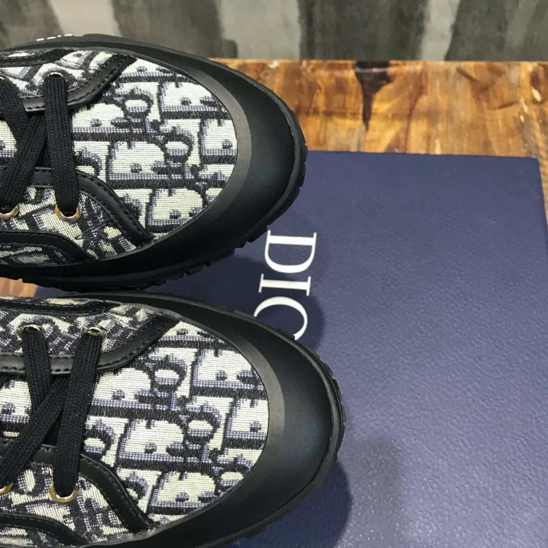 DIOR SNEAKER