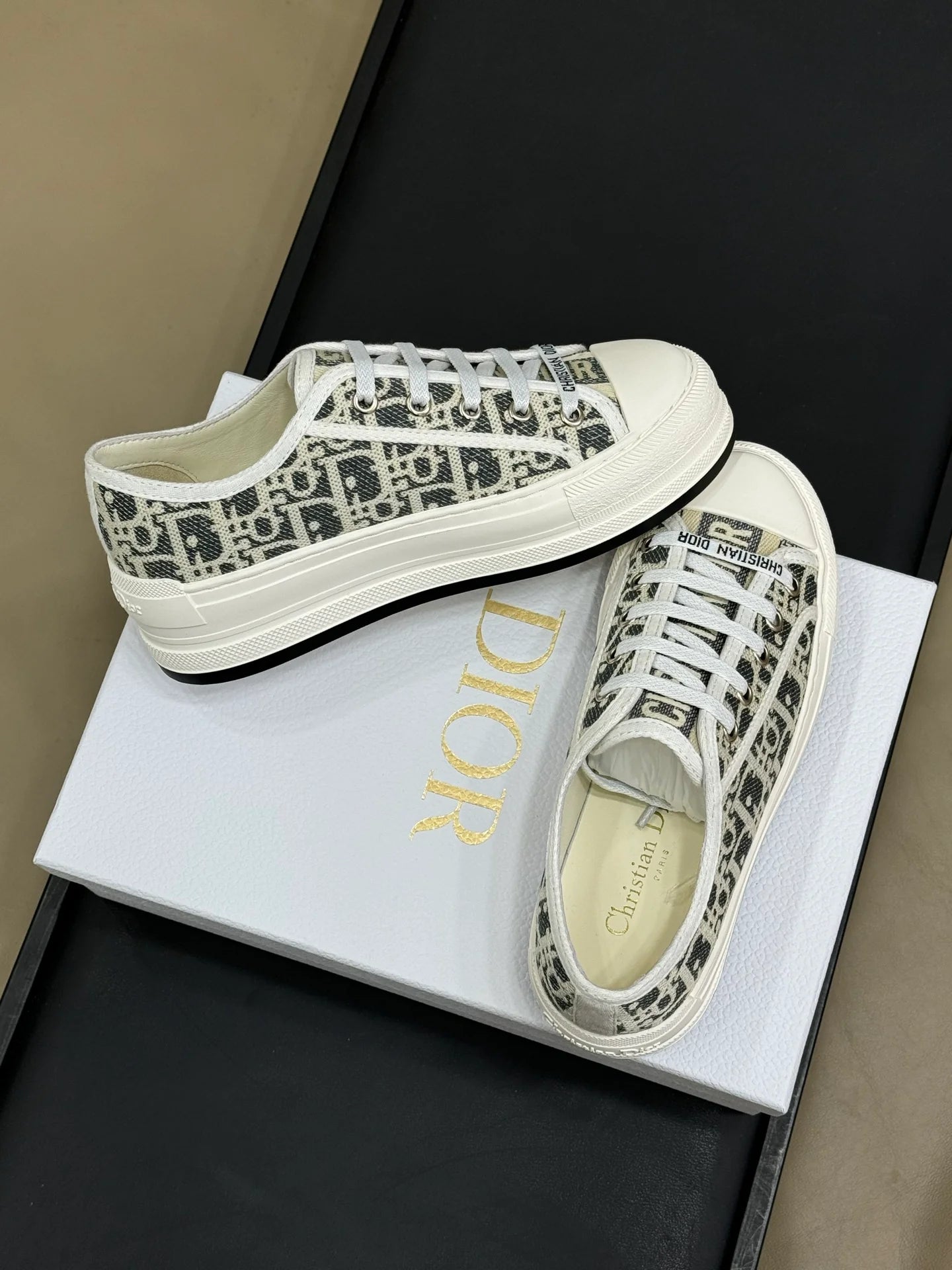 DIOR SNEAKER