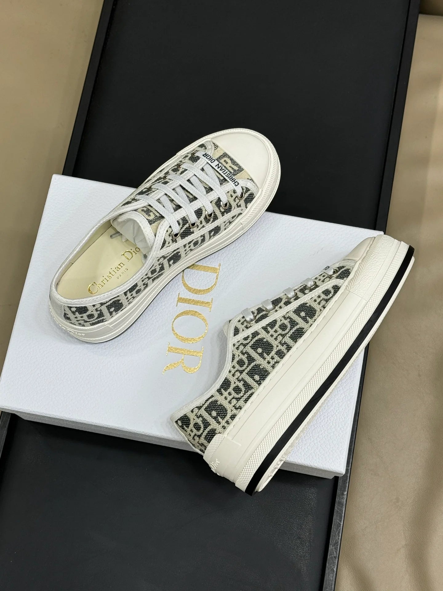 DIOR SNEAKER