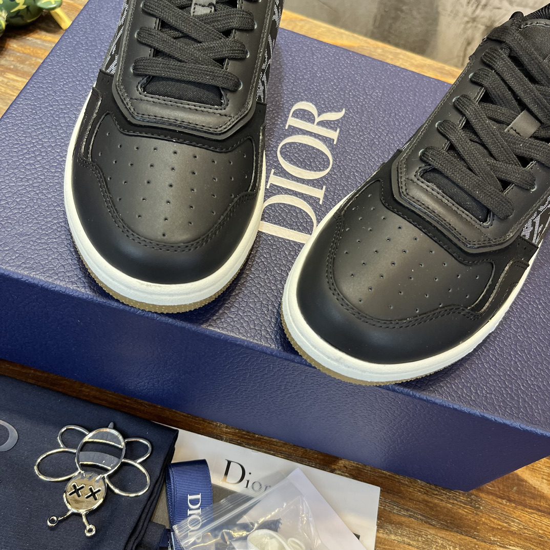 DIOR SNEAKER