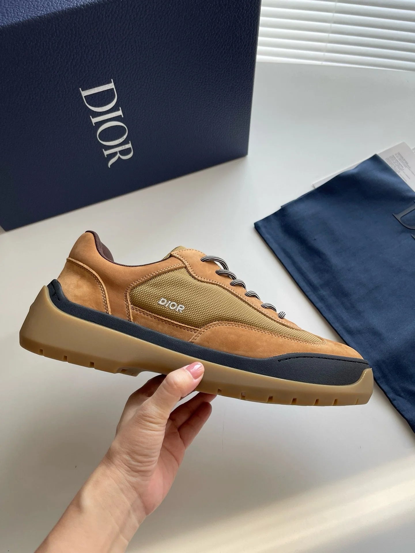 DIOR SNEAKER
