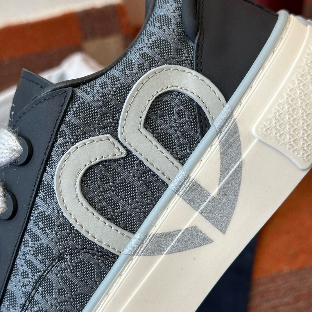 DIOR SNEAKER