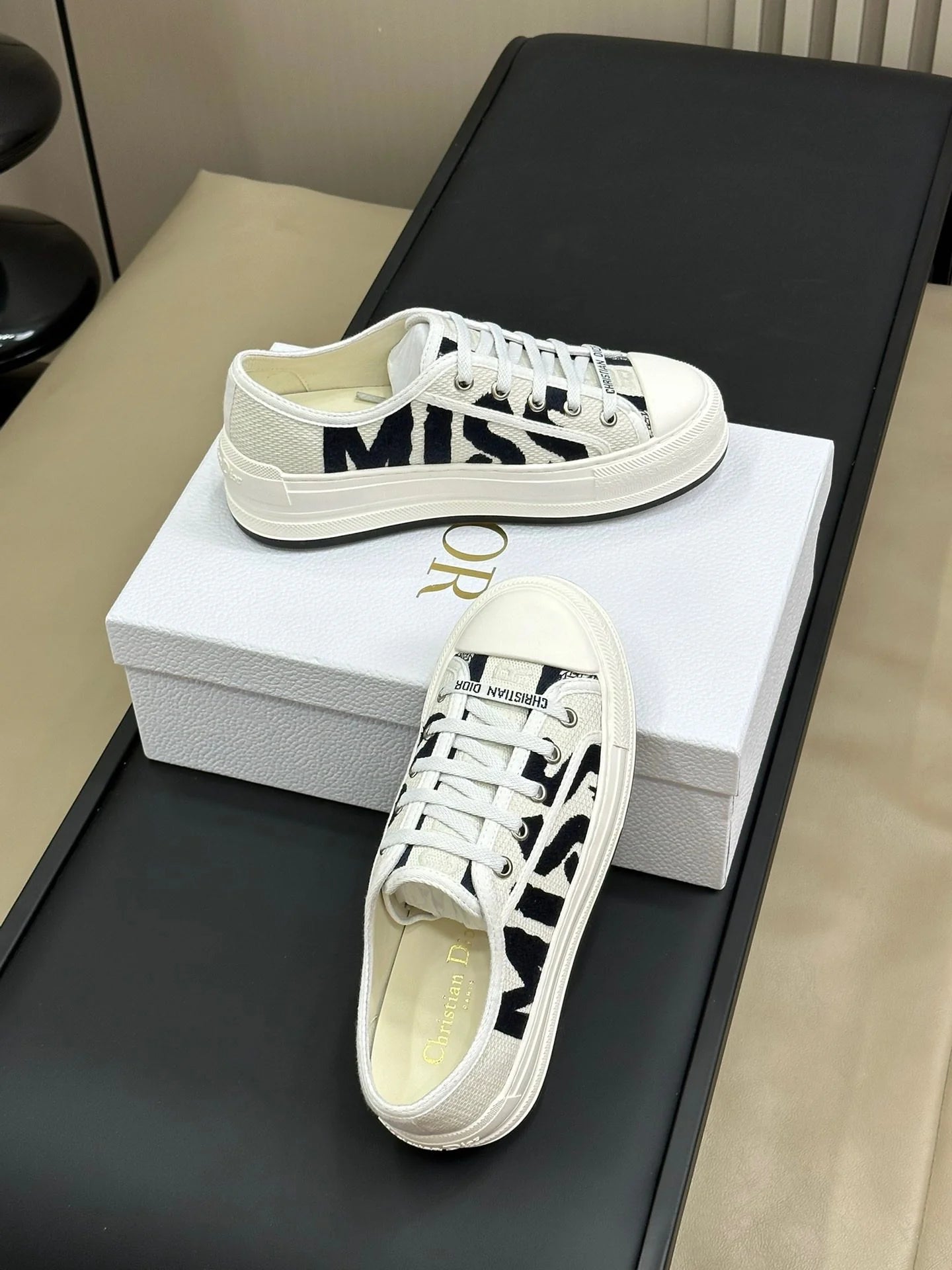 DIOR SNEAKER