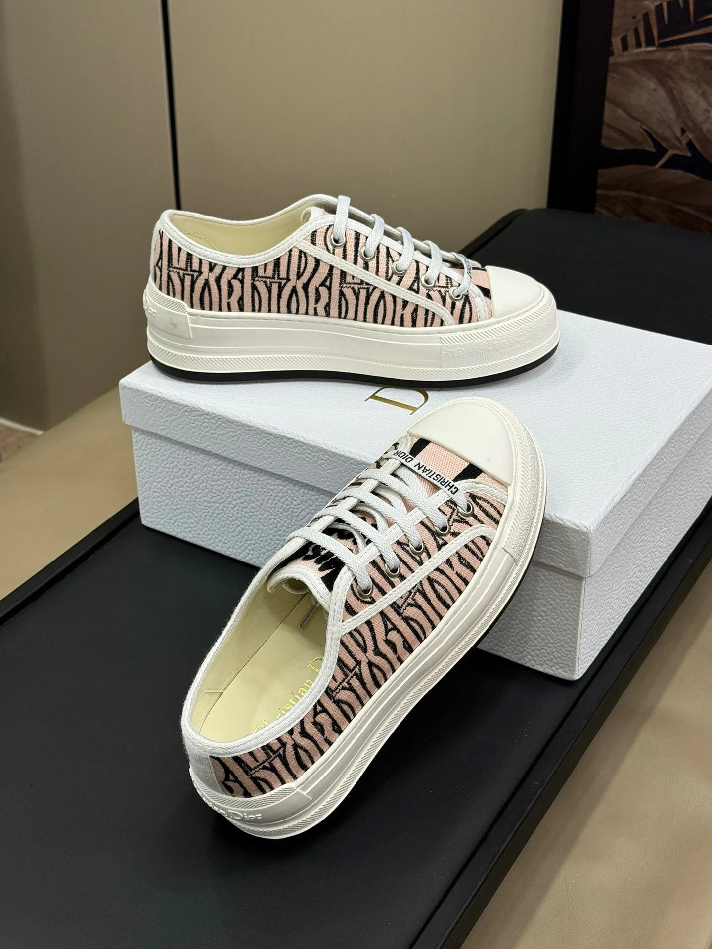 DIOR SNEAKER