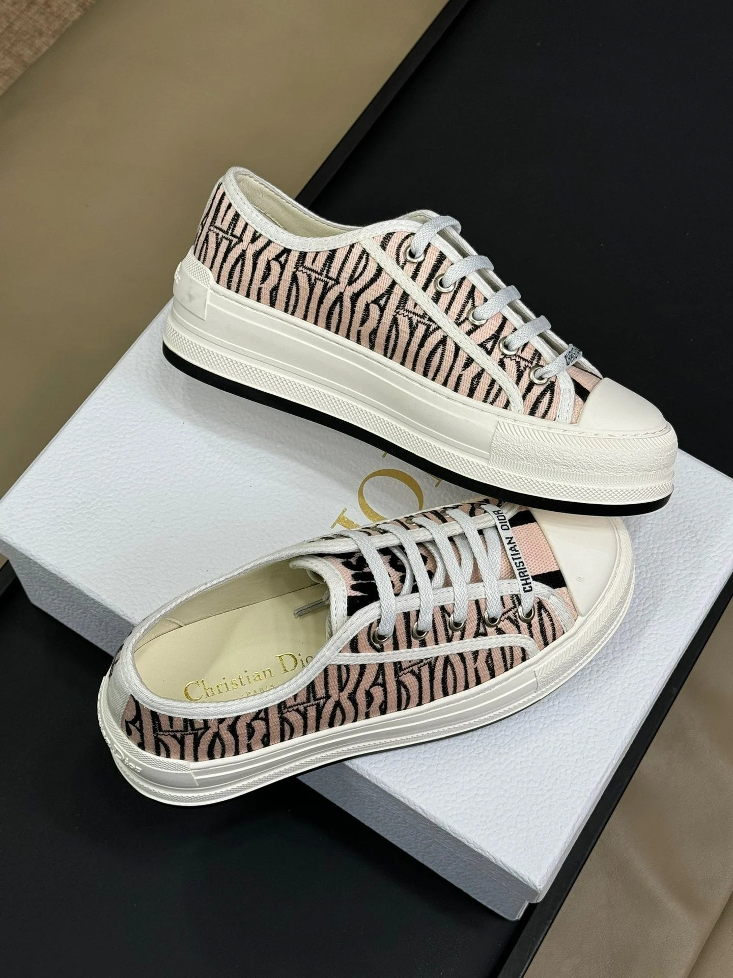 DIOR SNEAKER
