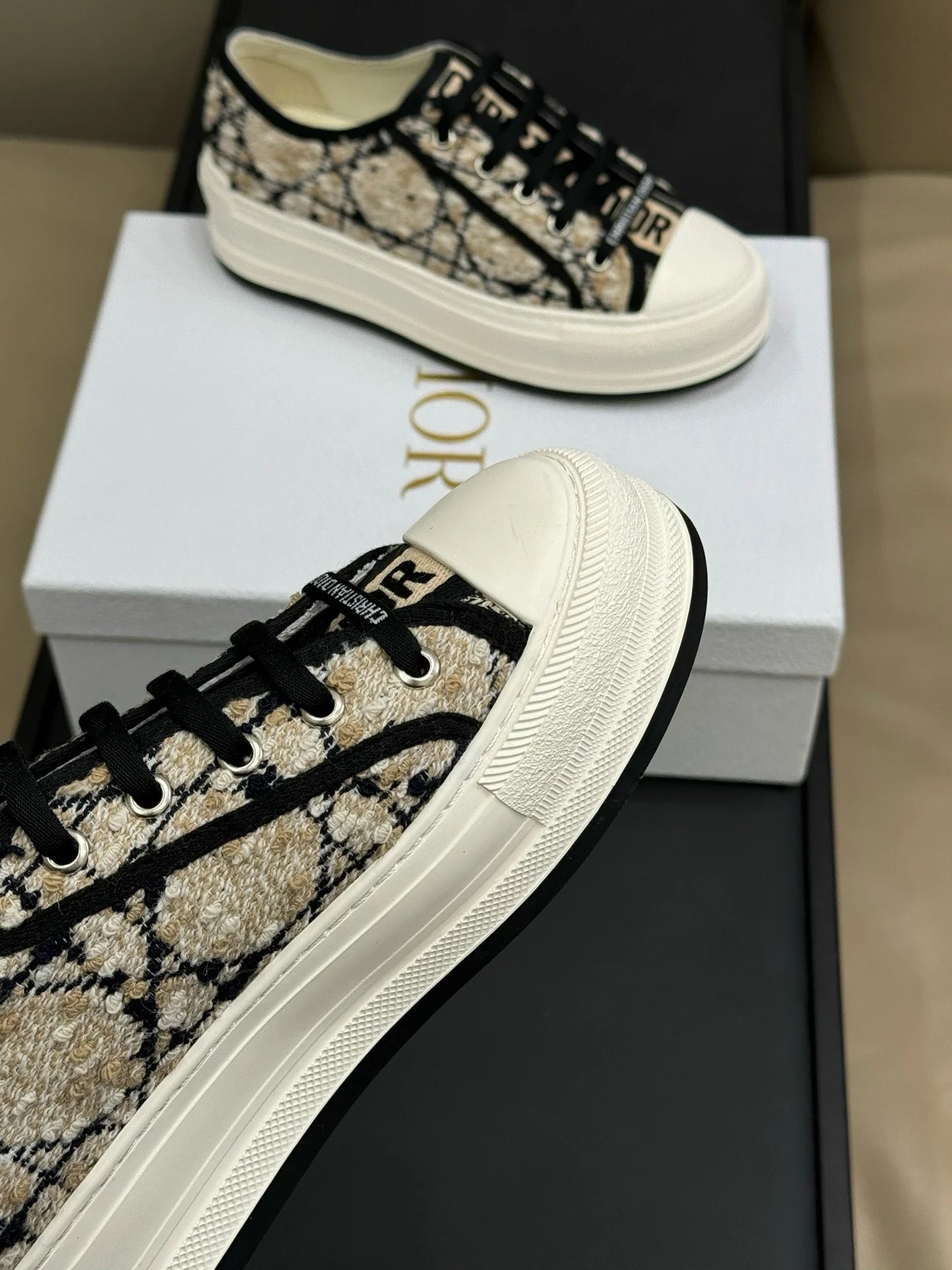DIOR SNEAKER
