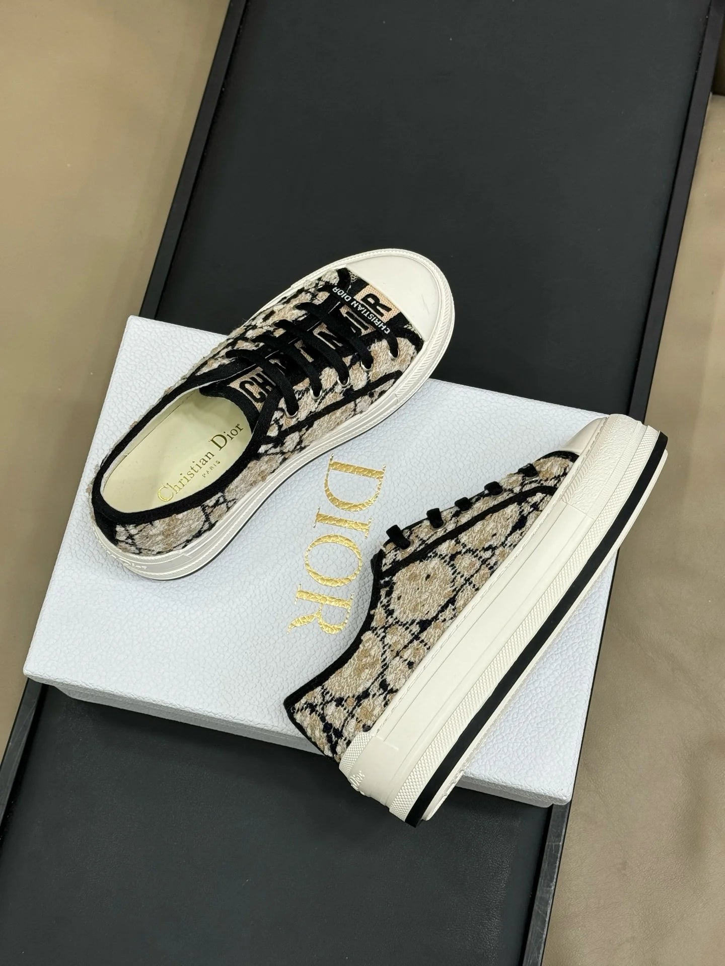 DIOR SNEAKER