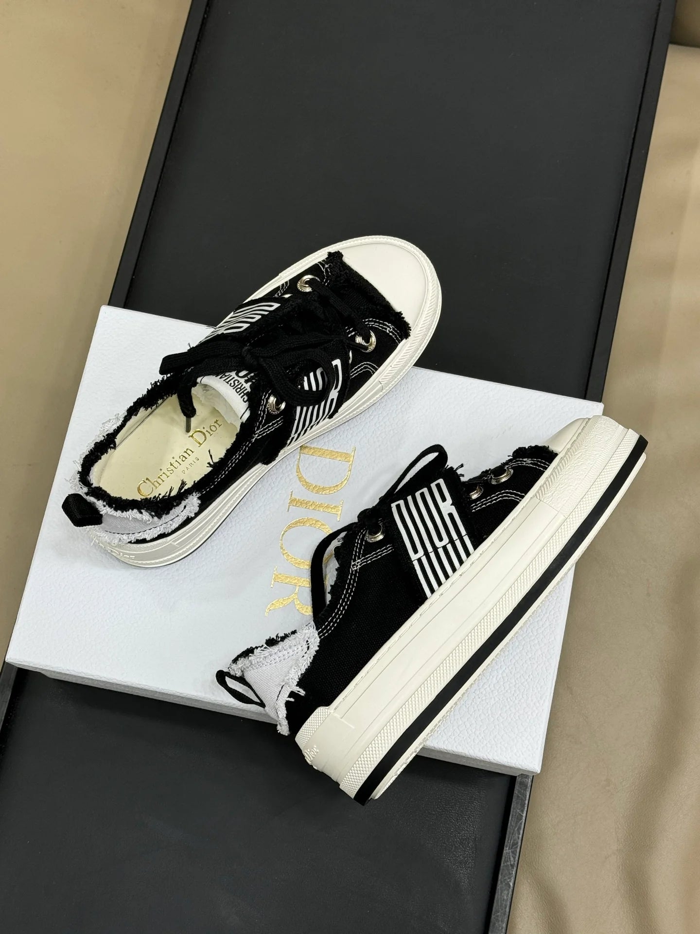 DIOR SNEAKER