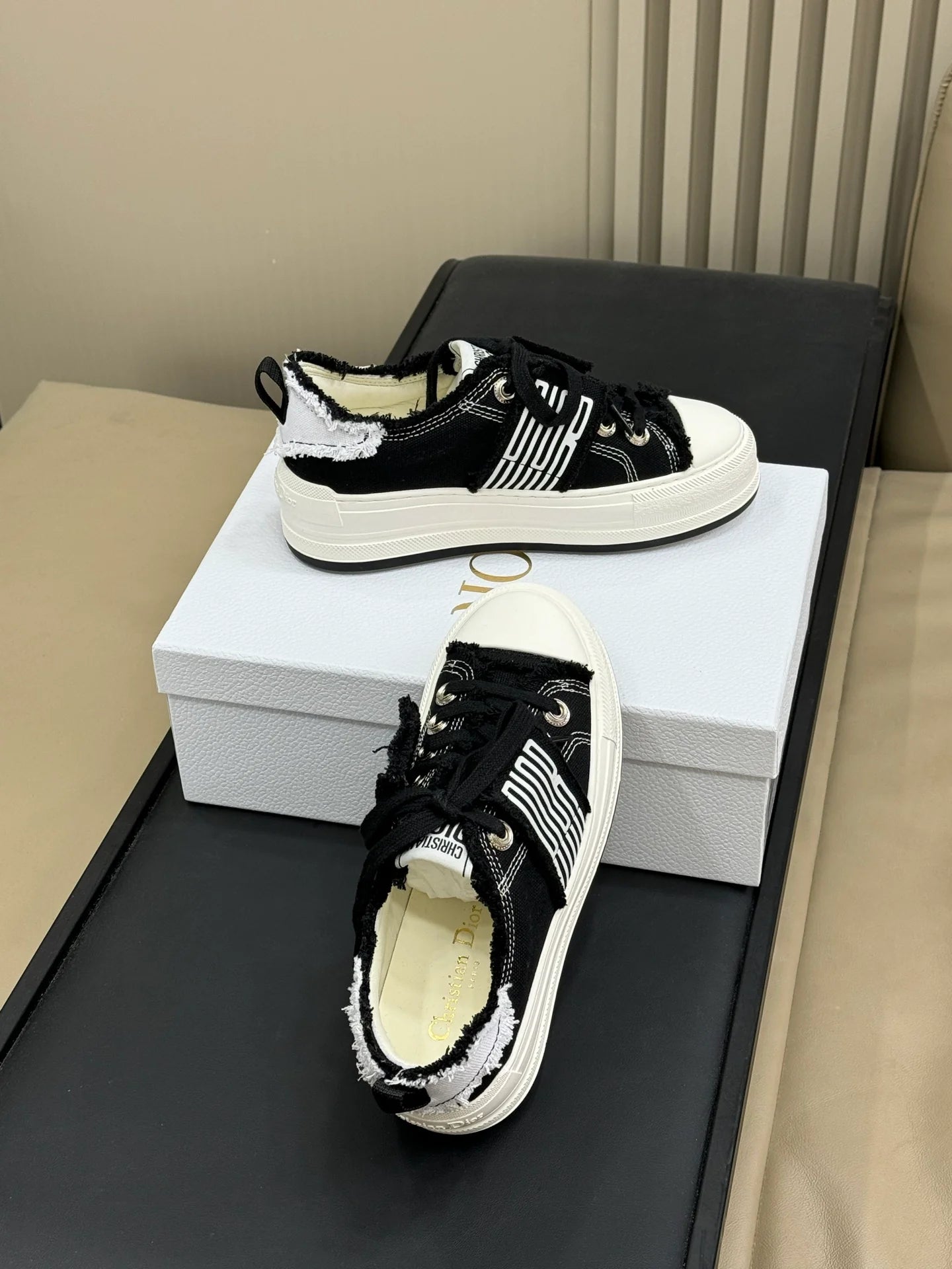 DIOR SNEAKER