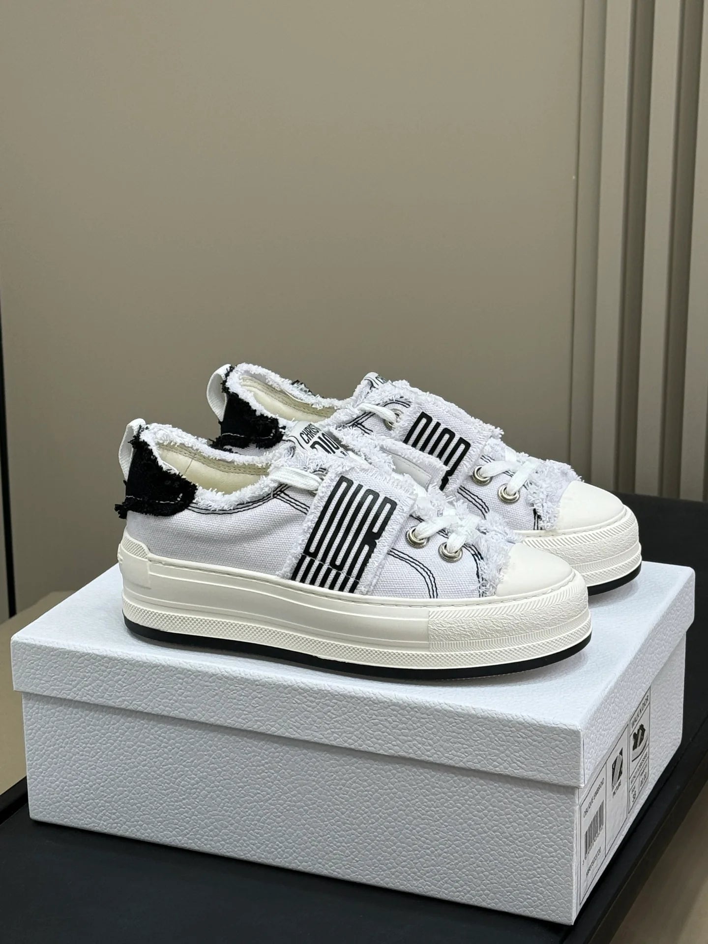 DIOR SNEAKER