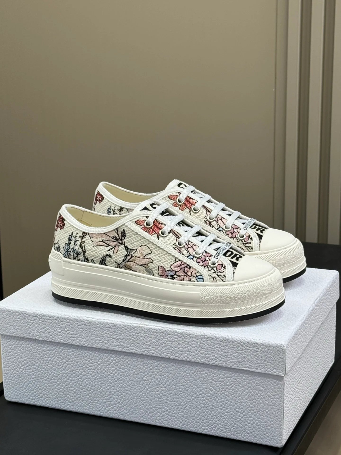 DIOR SNEAKER