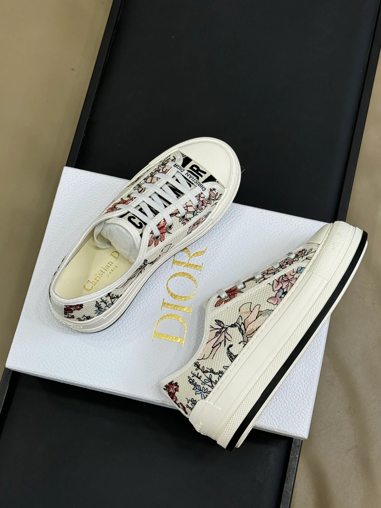 DIOR SNEAKER