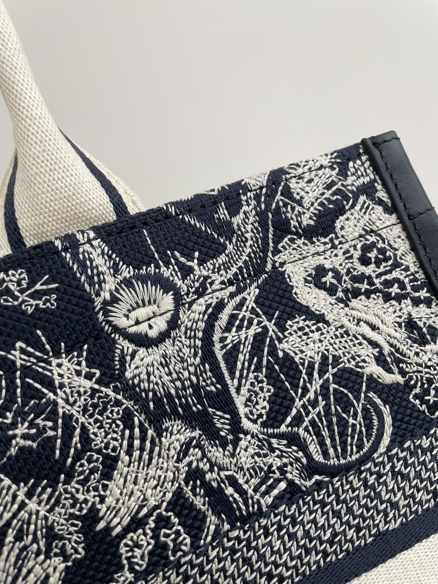 DIOR TOTE BAG