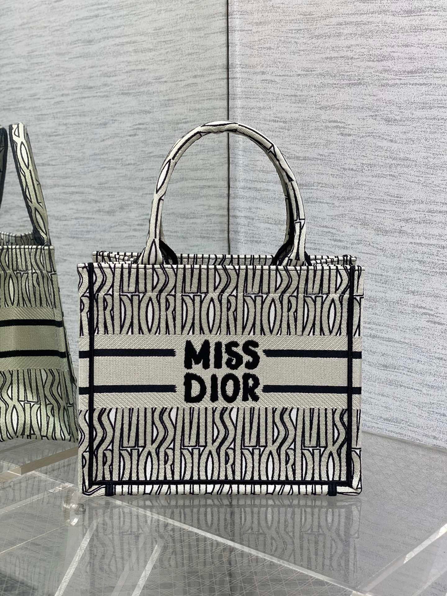 DIOR TOTE BAG