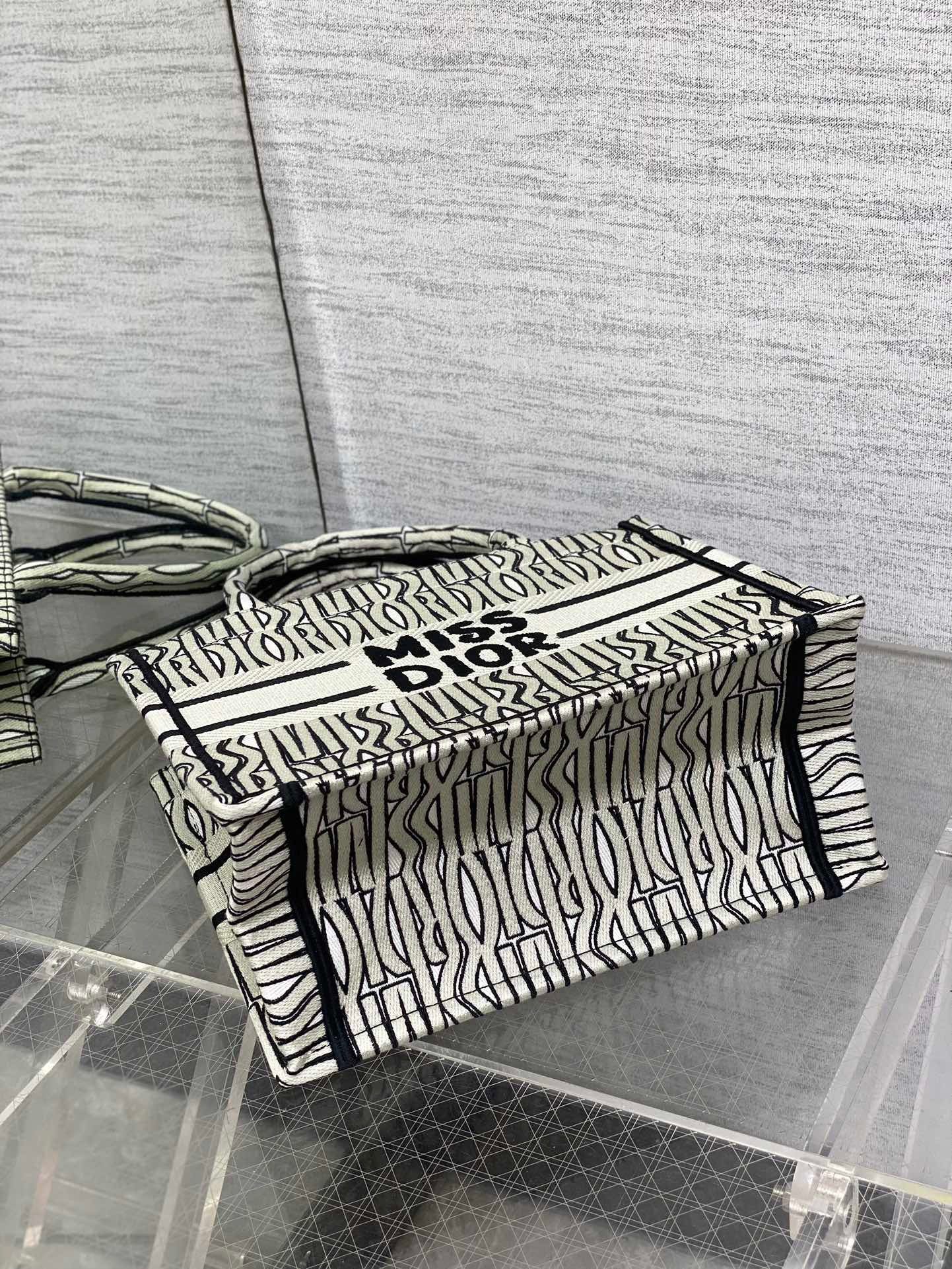 DIOR TOTE BAG