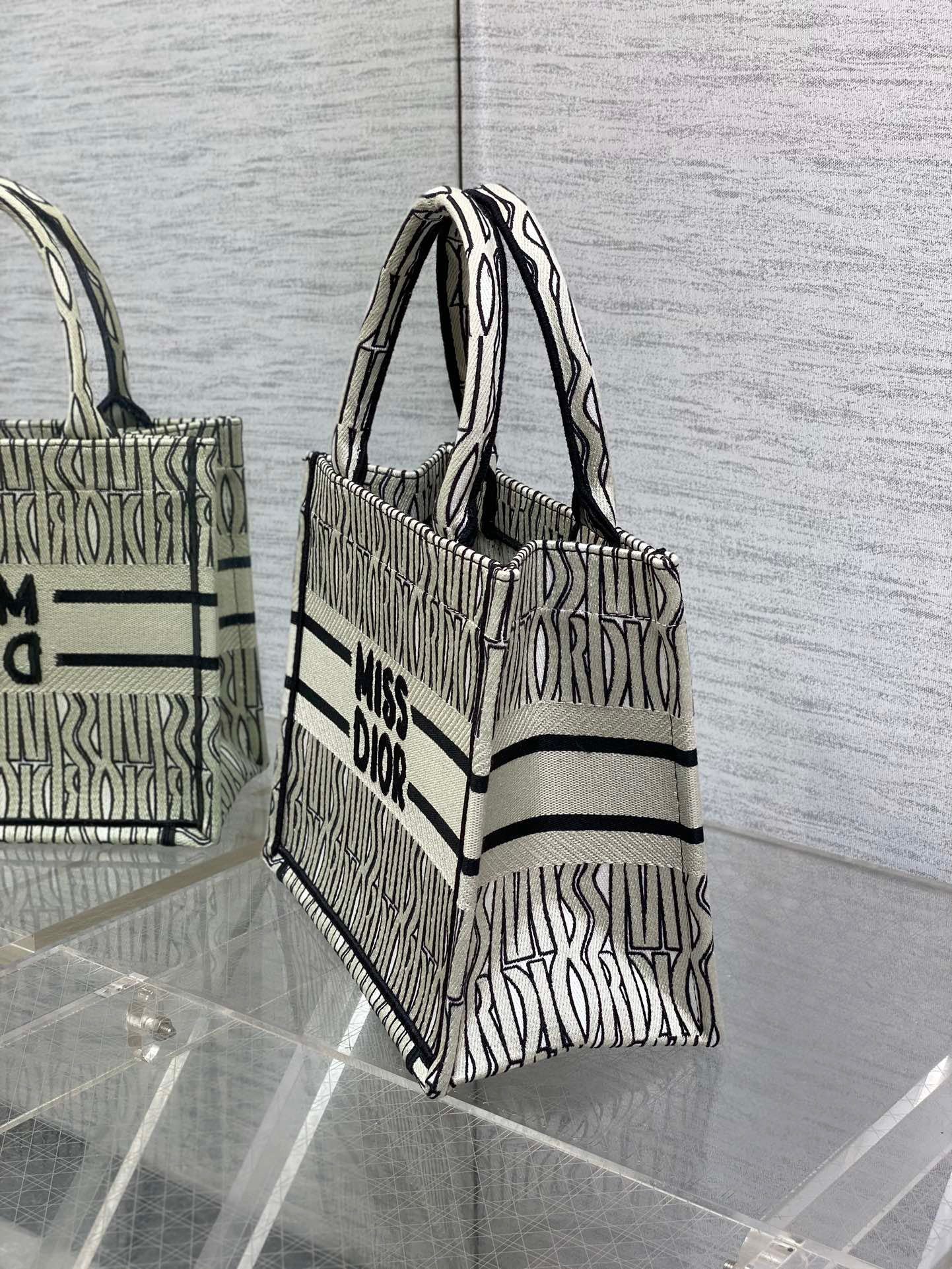 DIOR TOTE BAG
