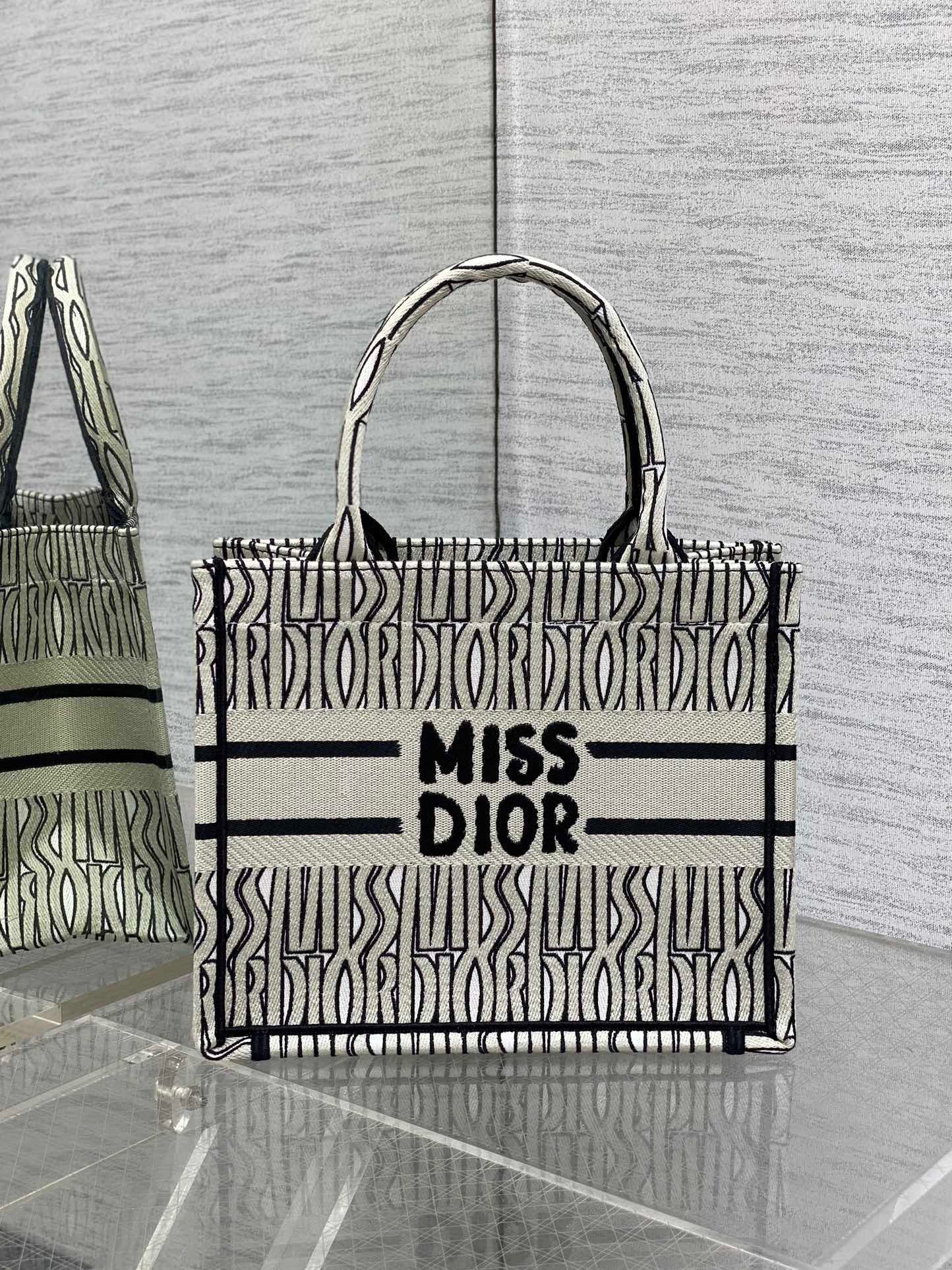 DIOR TOTE BAG