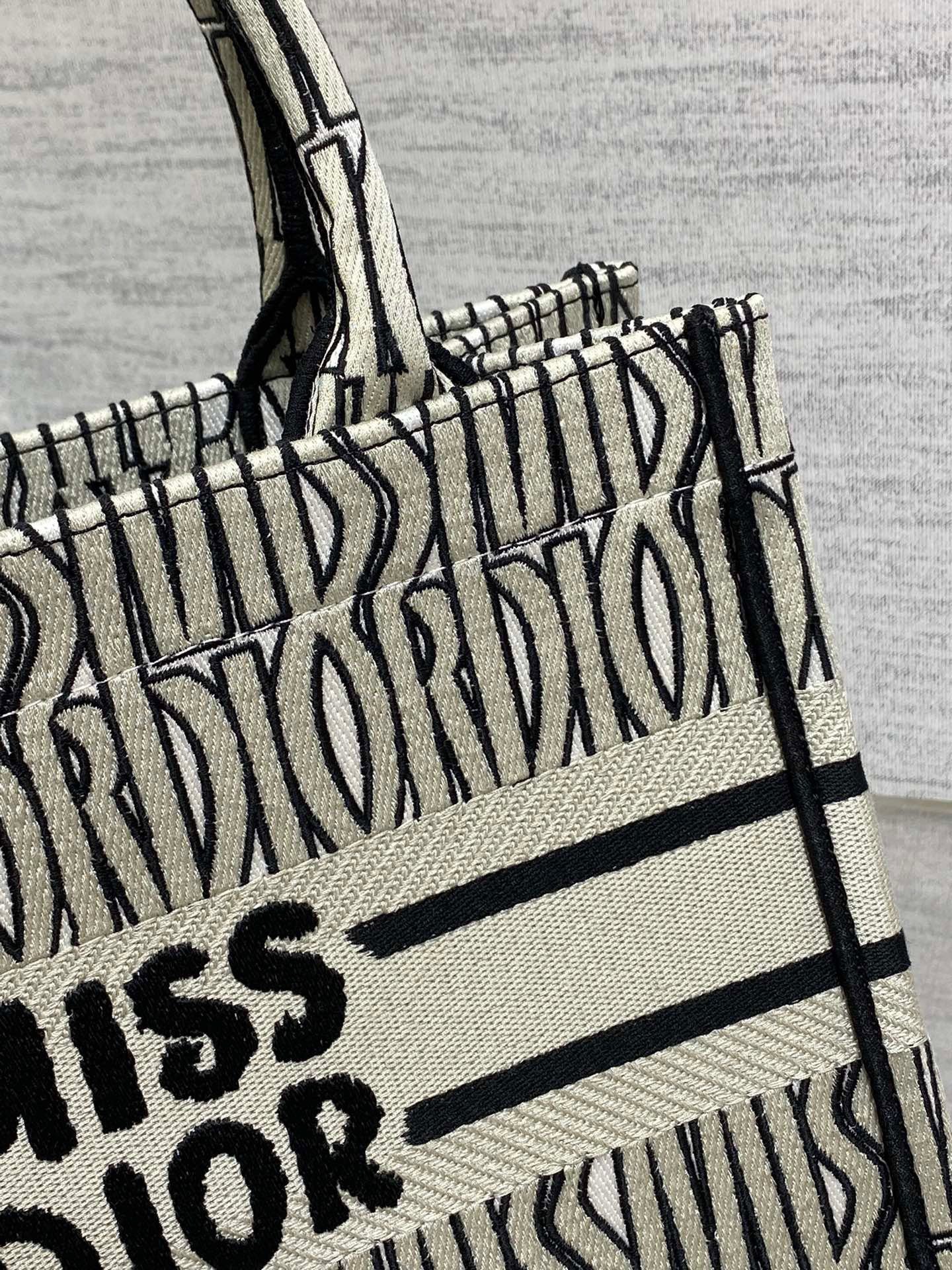 DIOR TOTE BAG