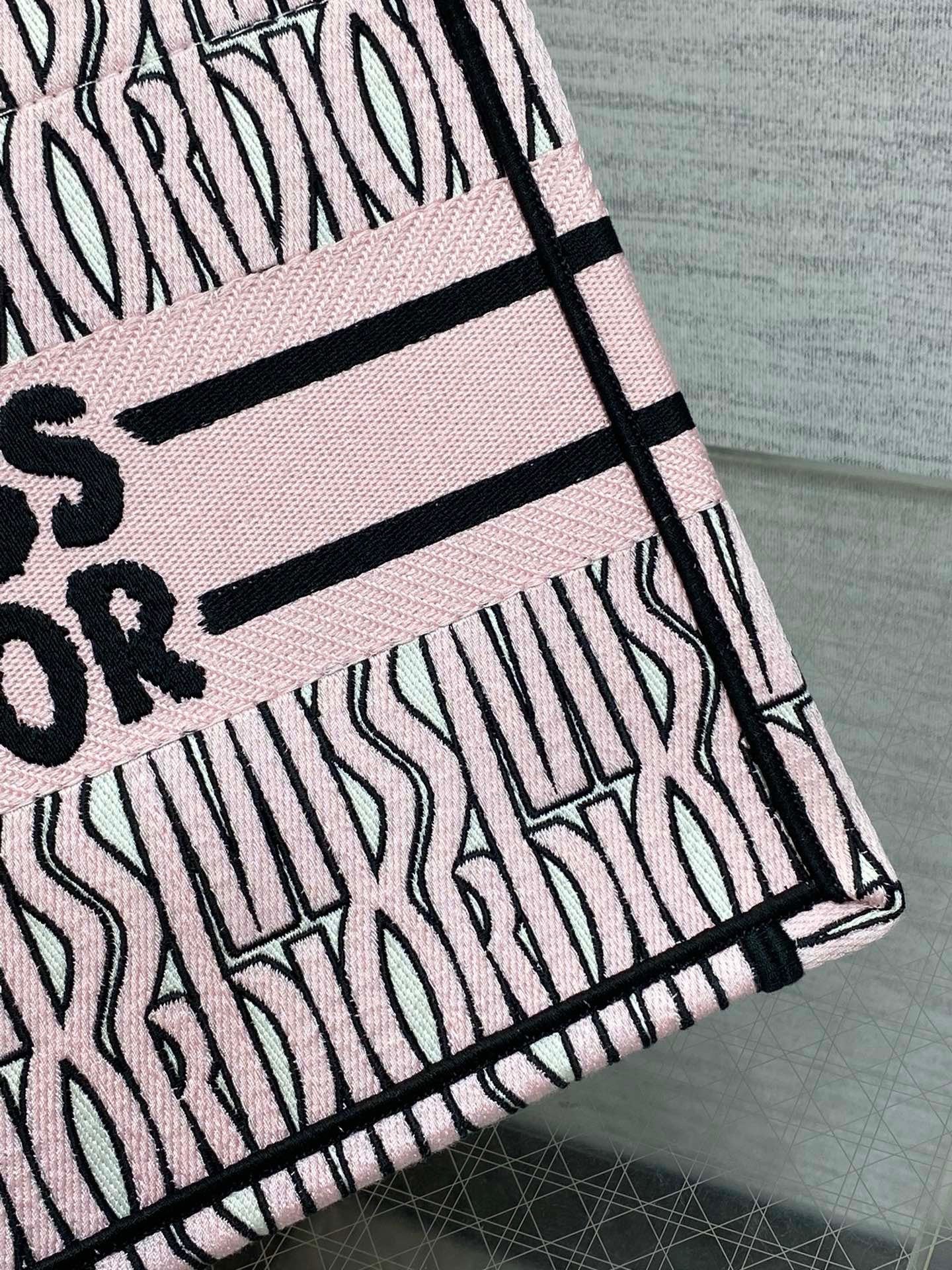 DIOR TOTE BAG