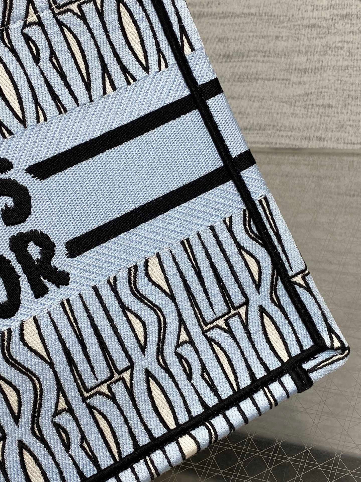 DIOR TOTE BAG