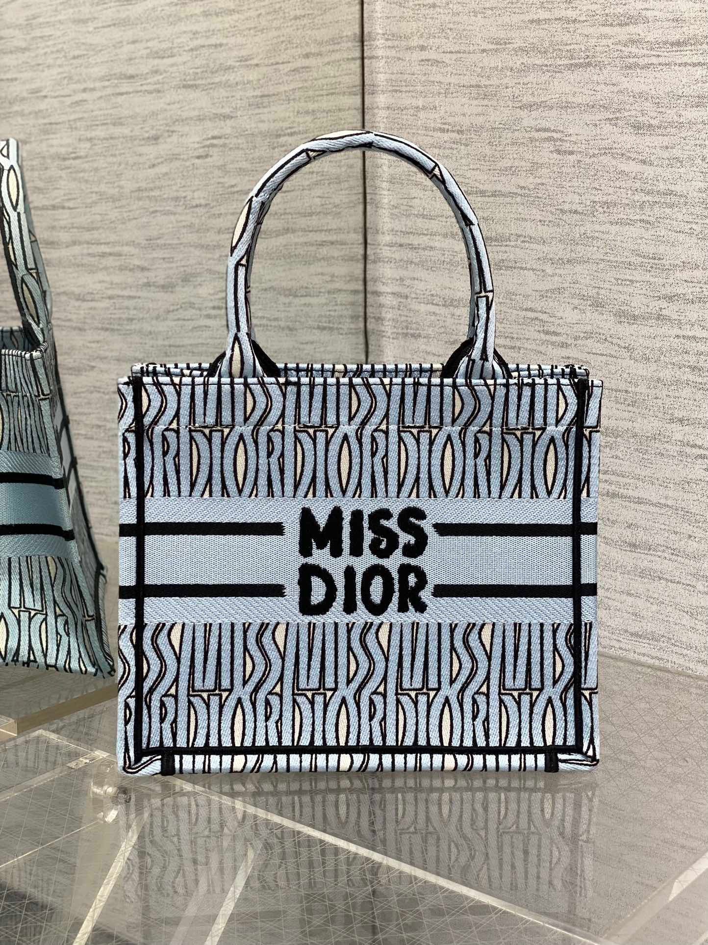 DIOR TOTE BAG