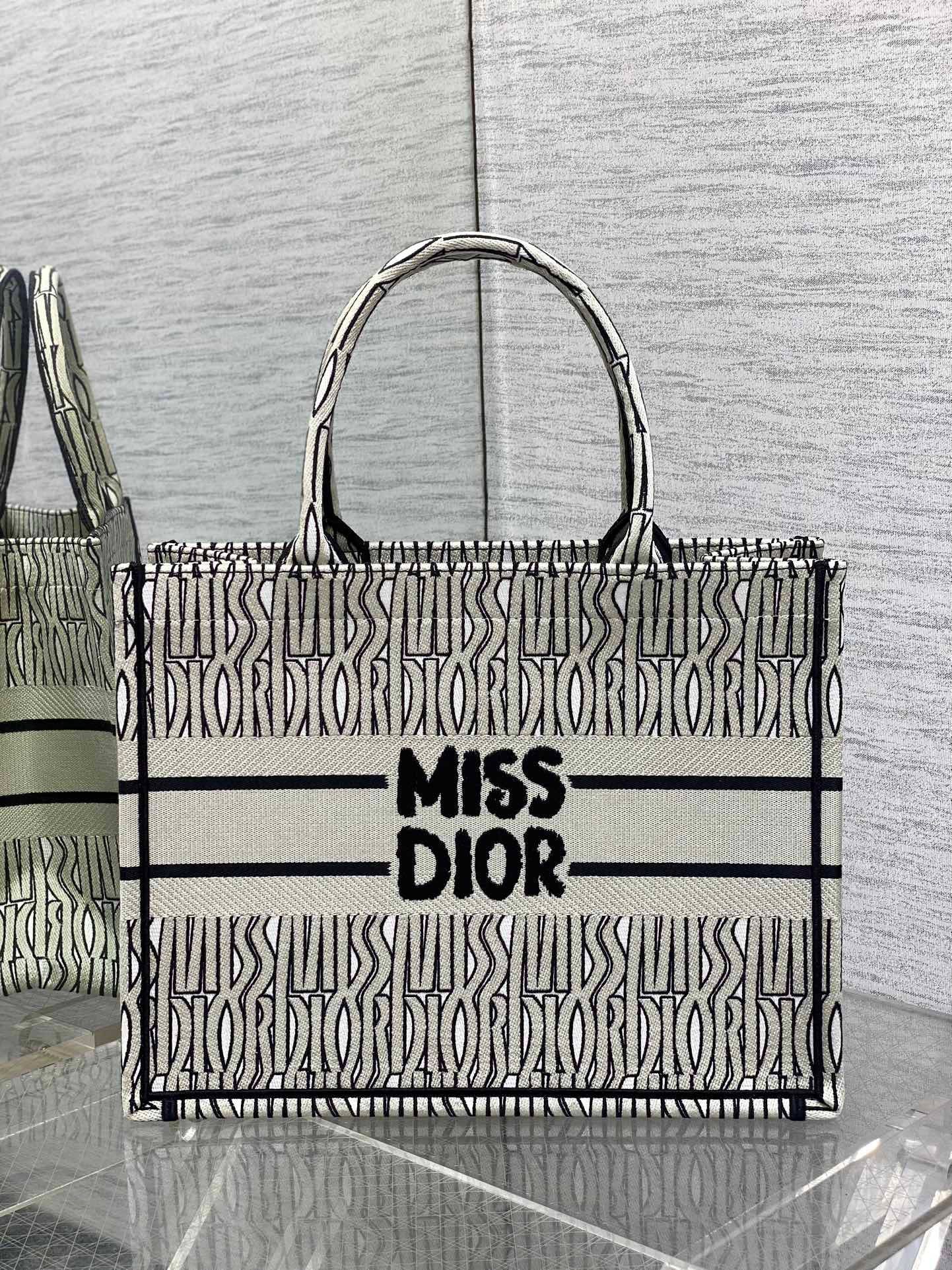 DIOR TOTE BAG