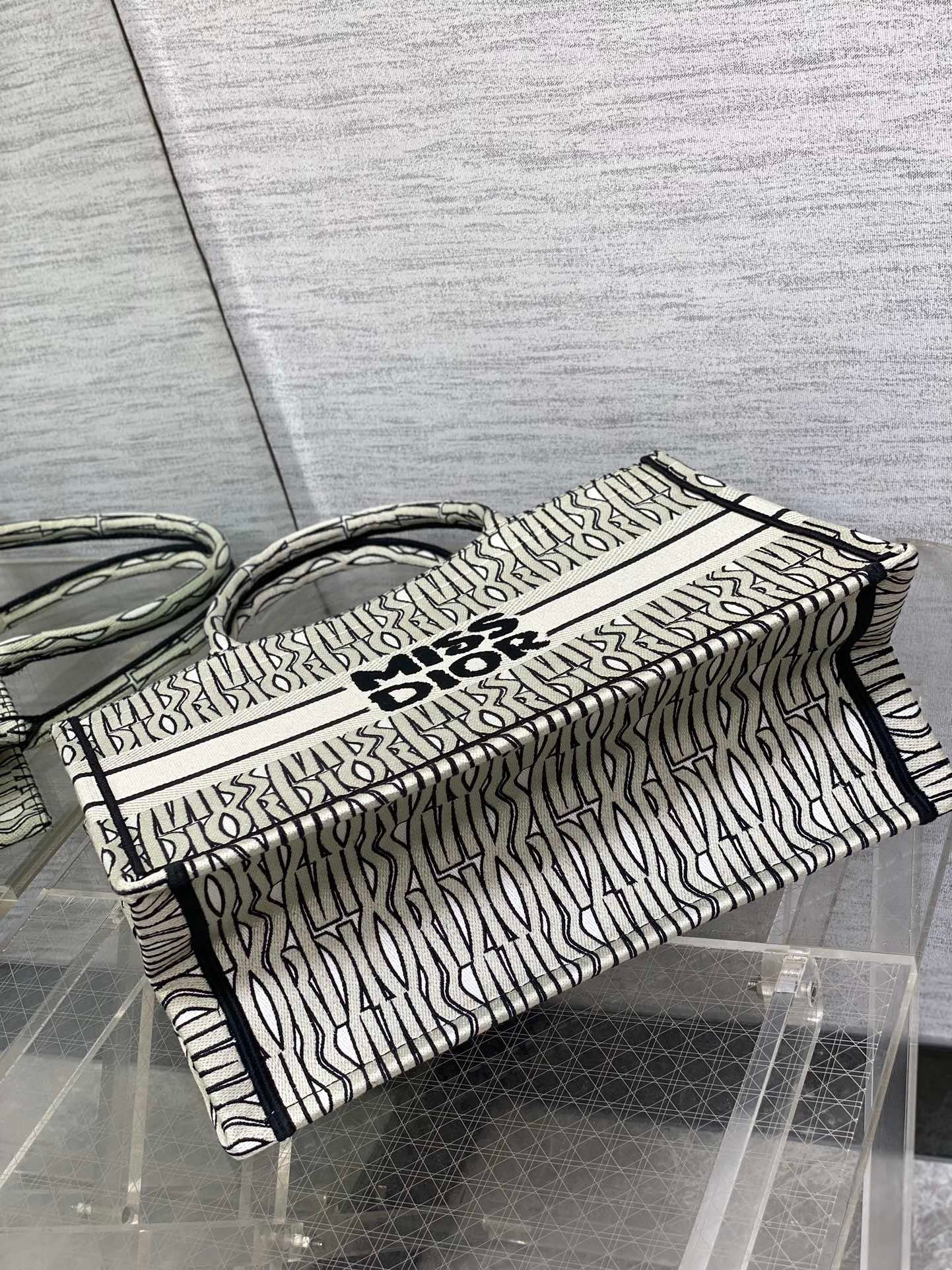 DIOR TOTE BAG
