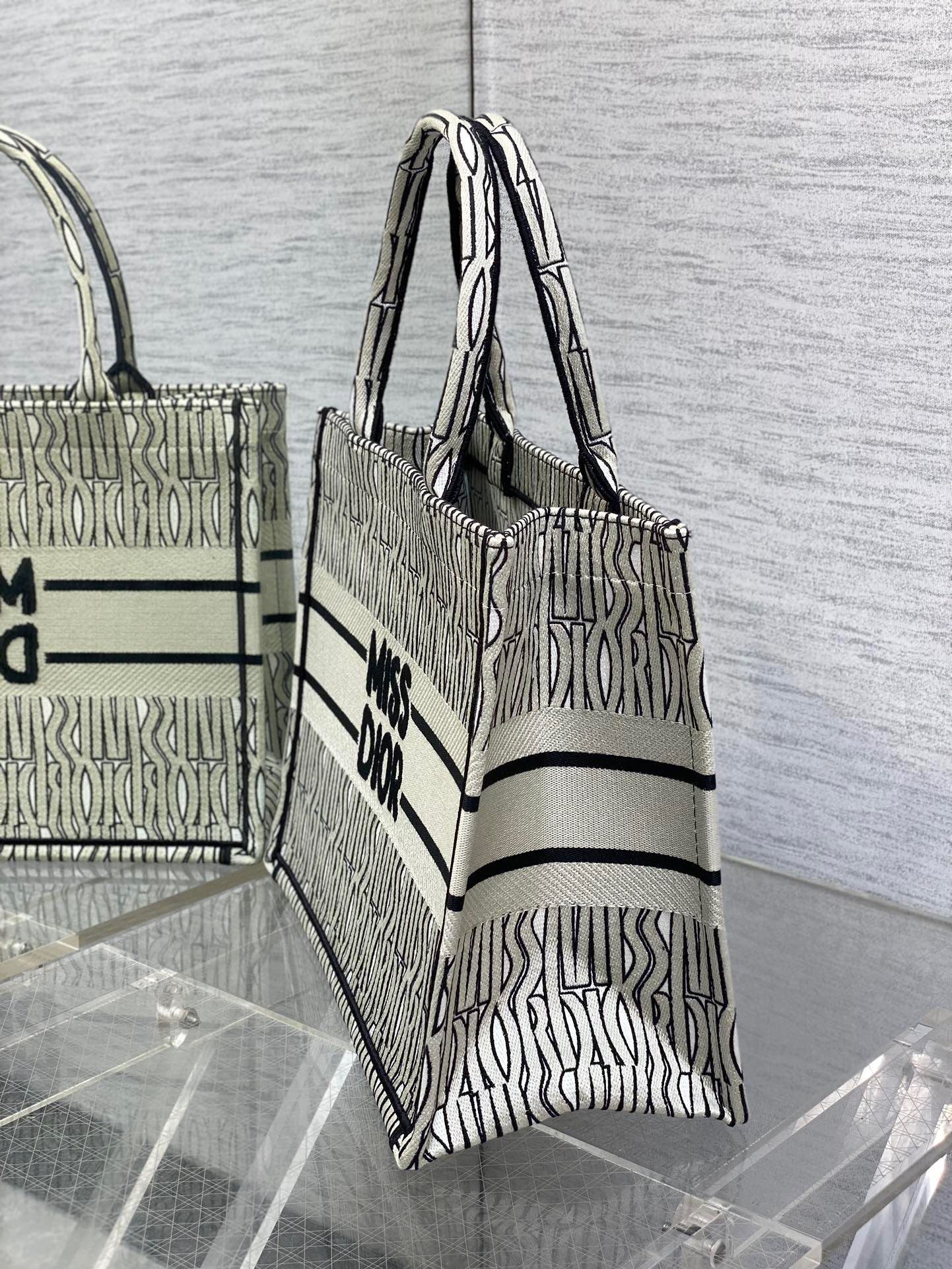 DIOR TOTE BAG