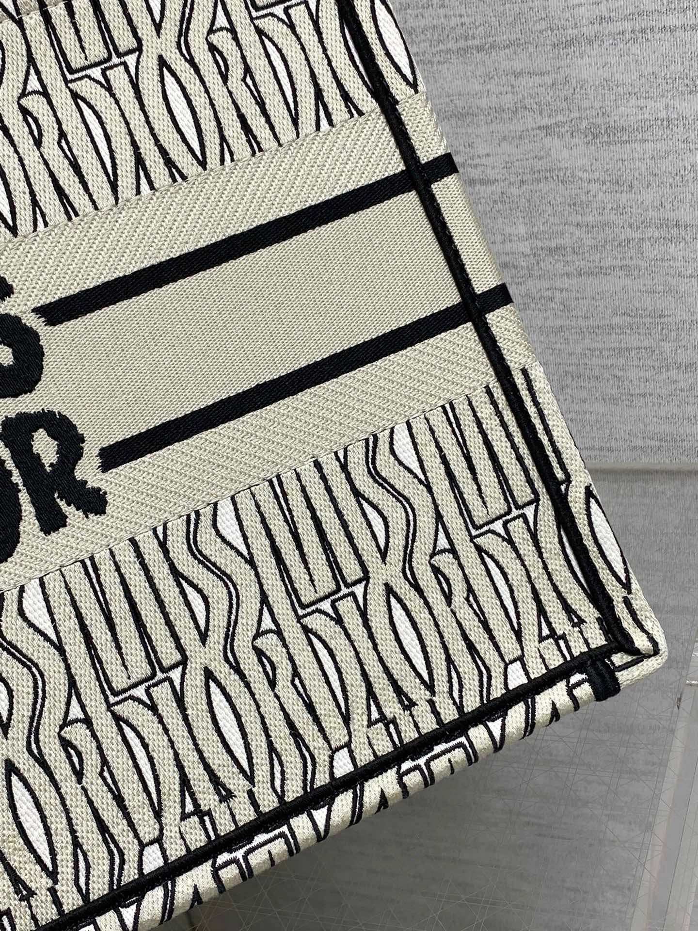 DIOR TOTE BAG