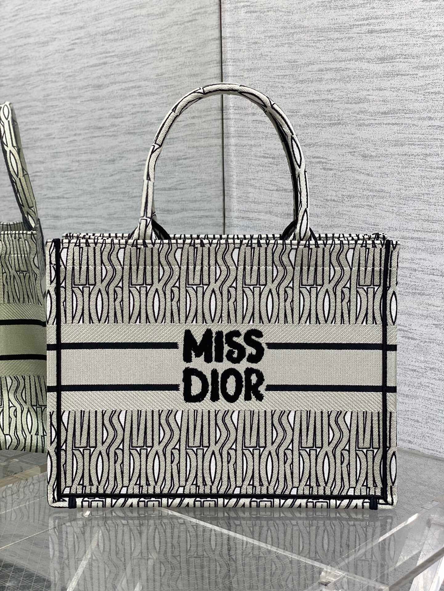 DIOR TOTE BAG