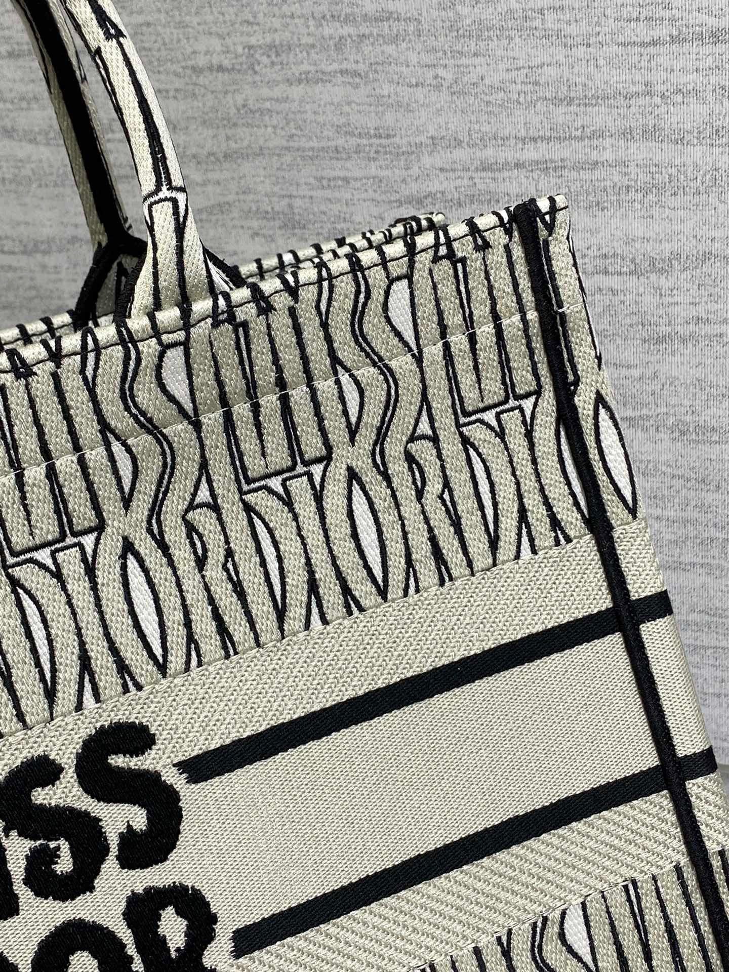 DIOR TOTE BAG