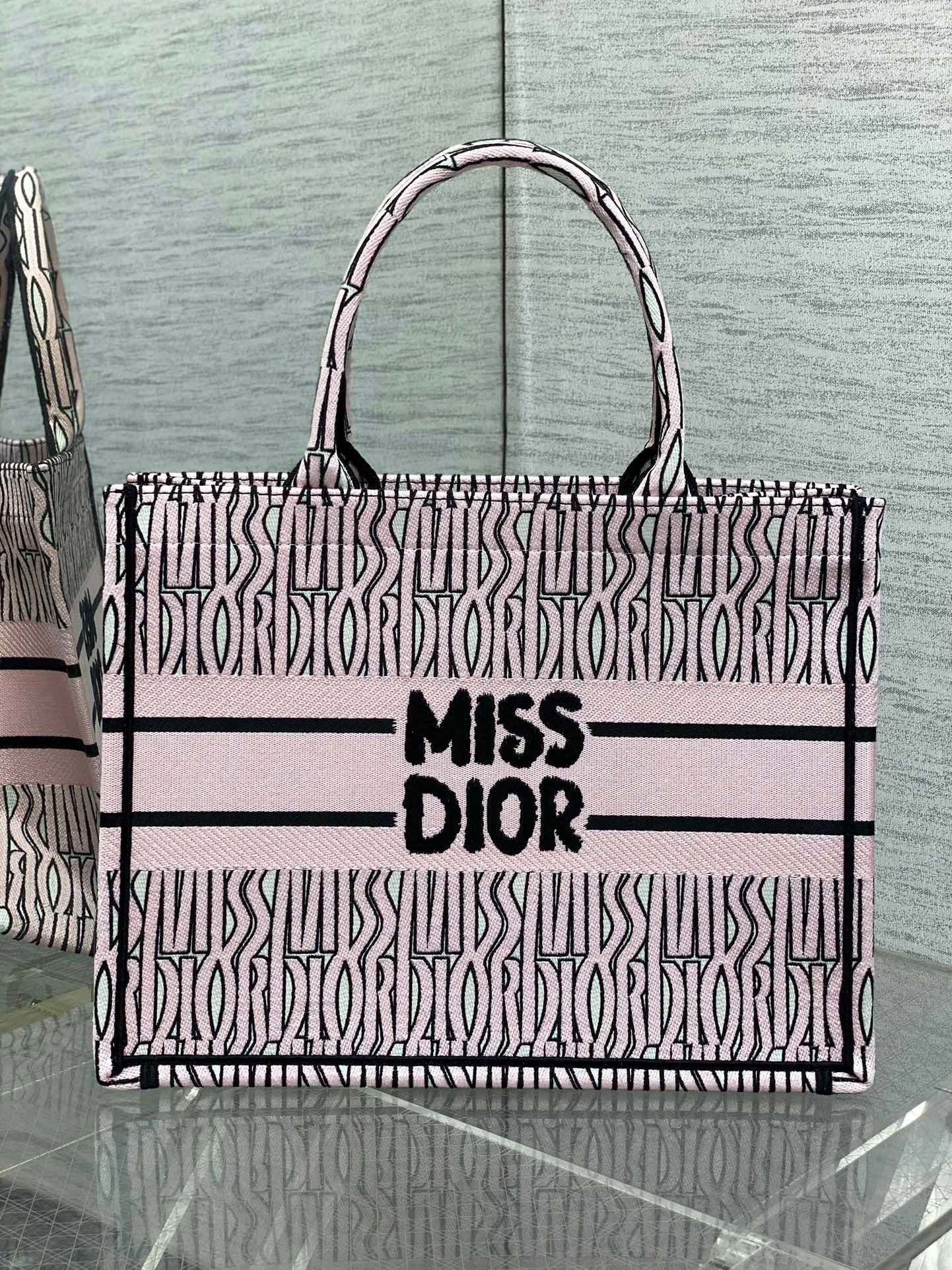 DIOR TOTE BAG