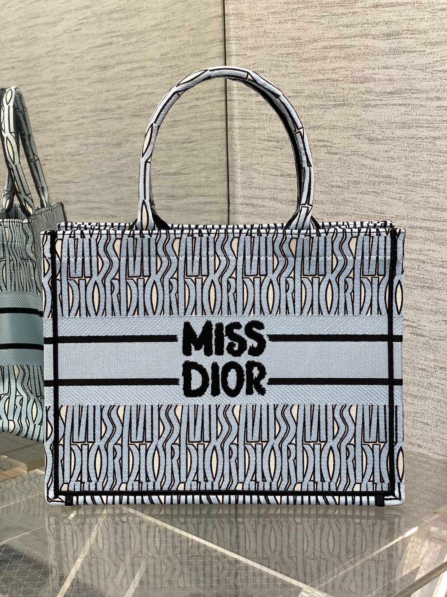 DIOR TOTE BAG