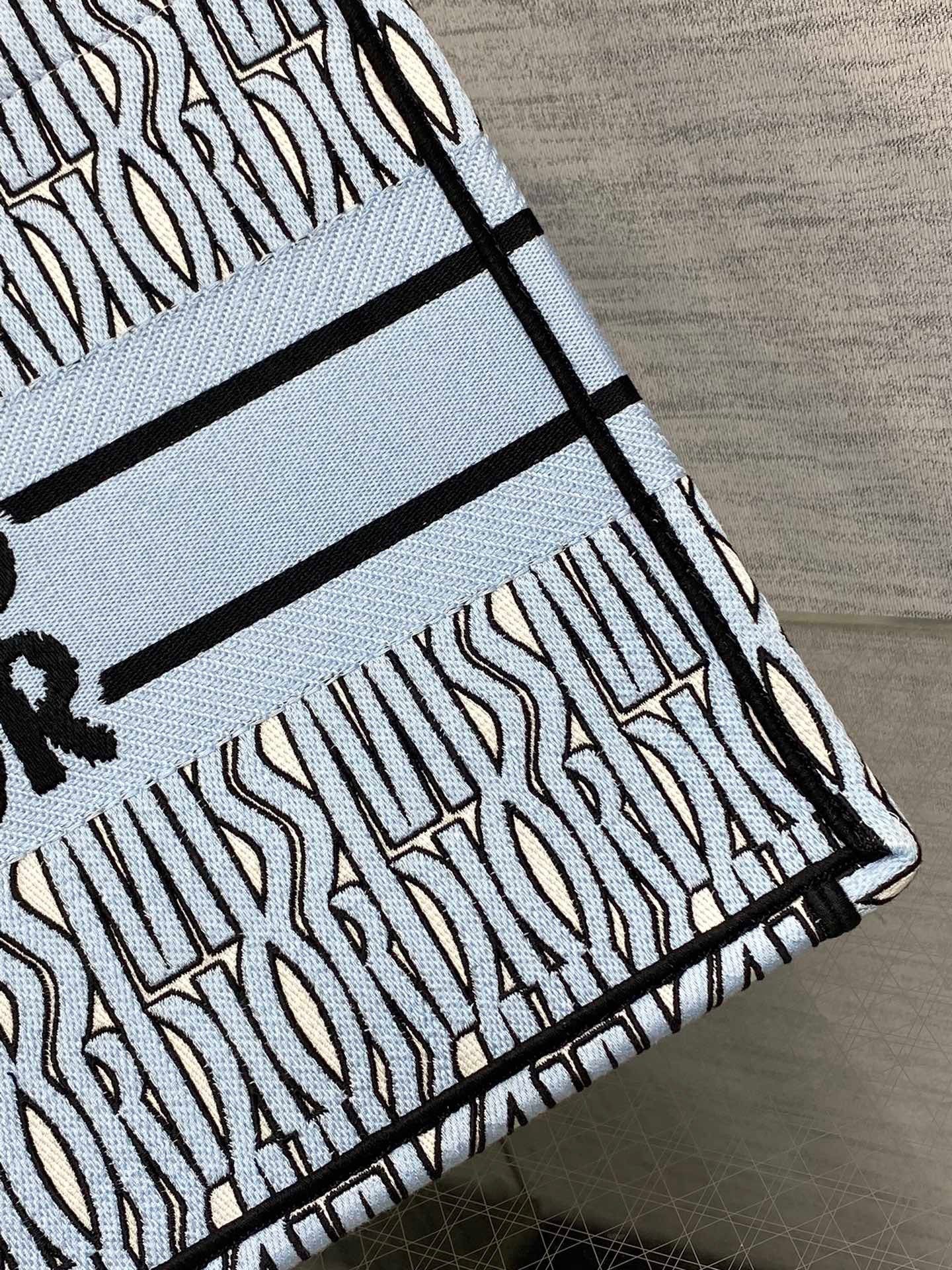 DIOR TOTE BAG