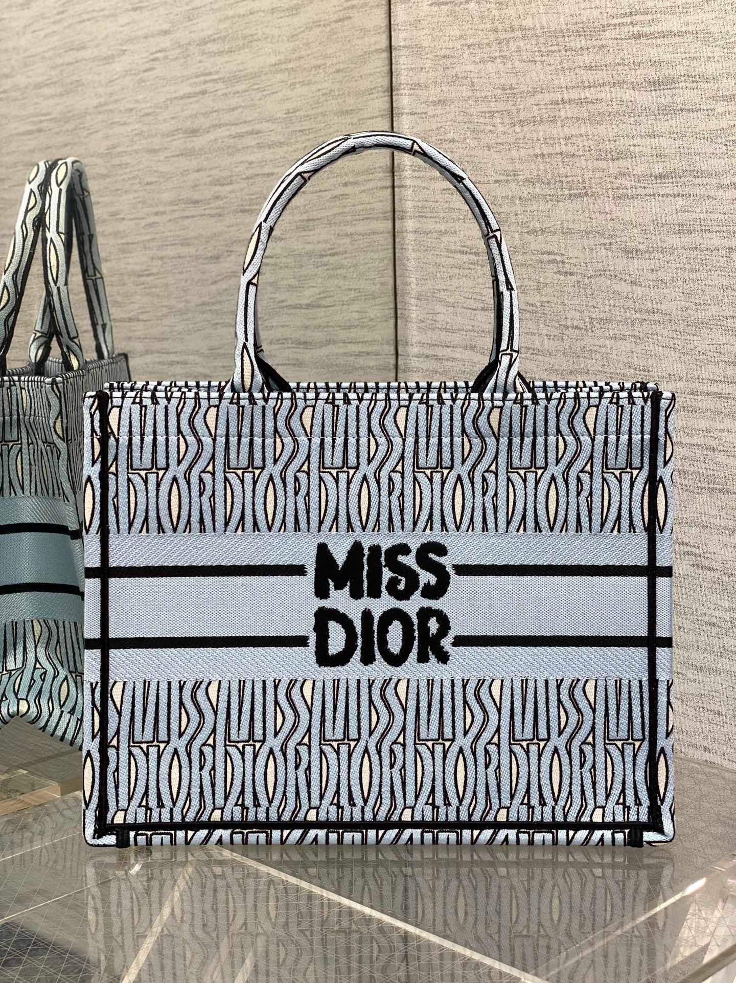 DIOR TOTE BAG