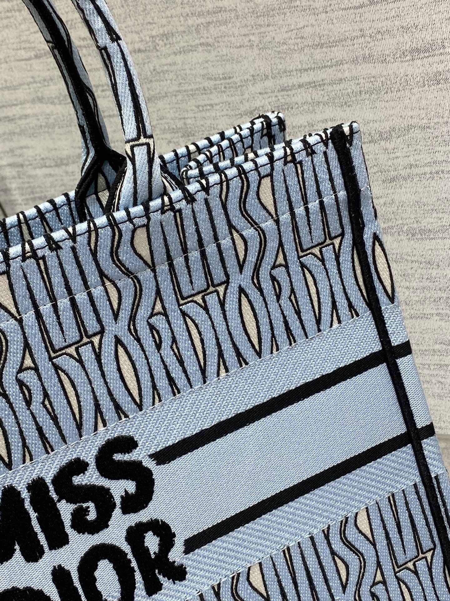DIOR TOTE BAG
