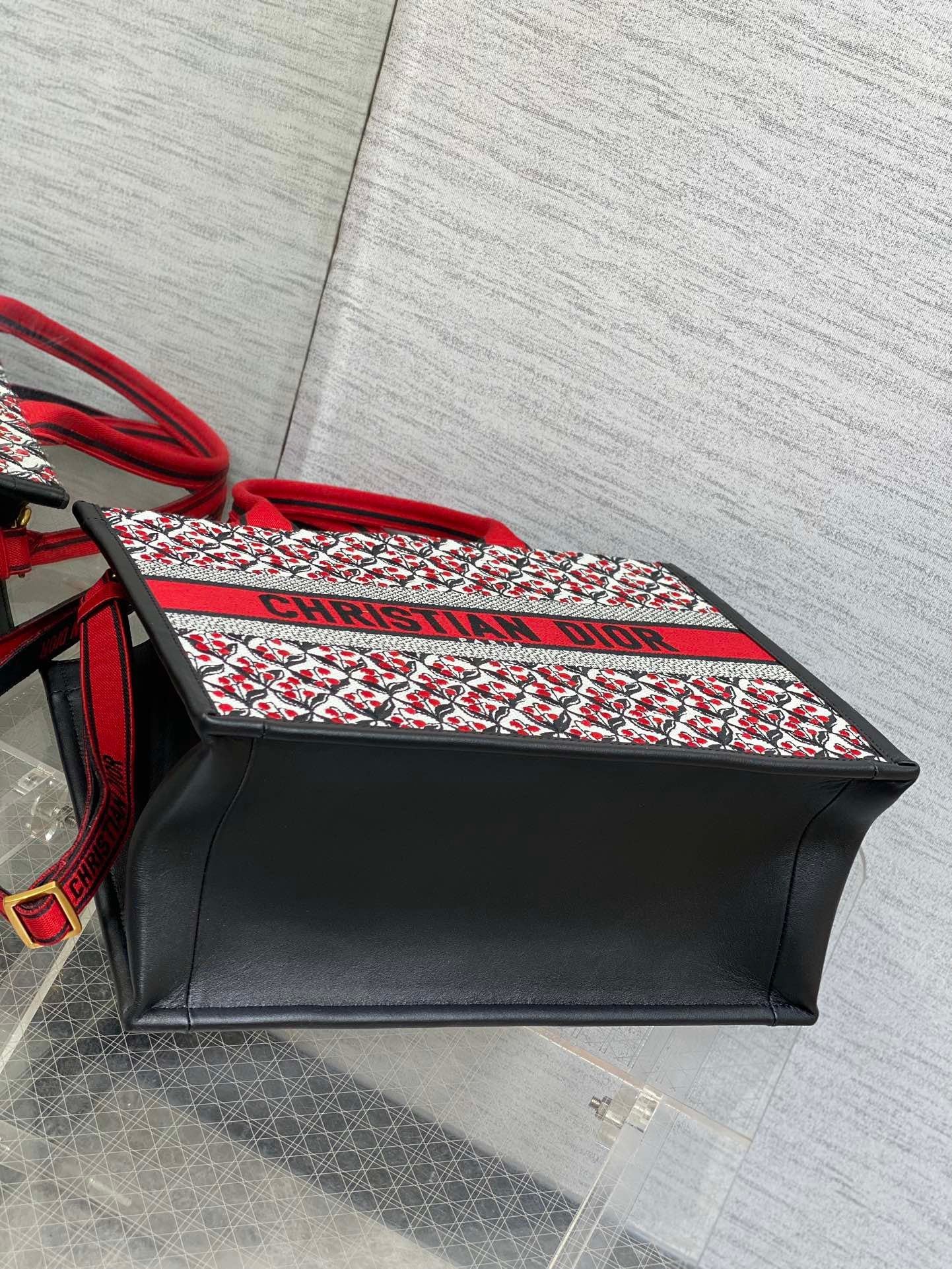 DIOR TOTE BAG