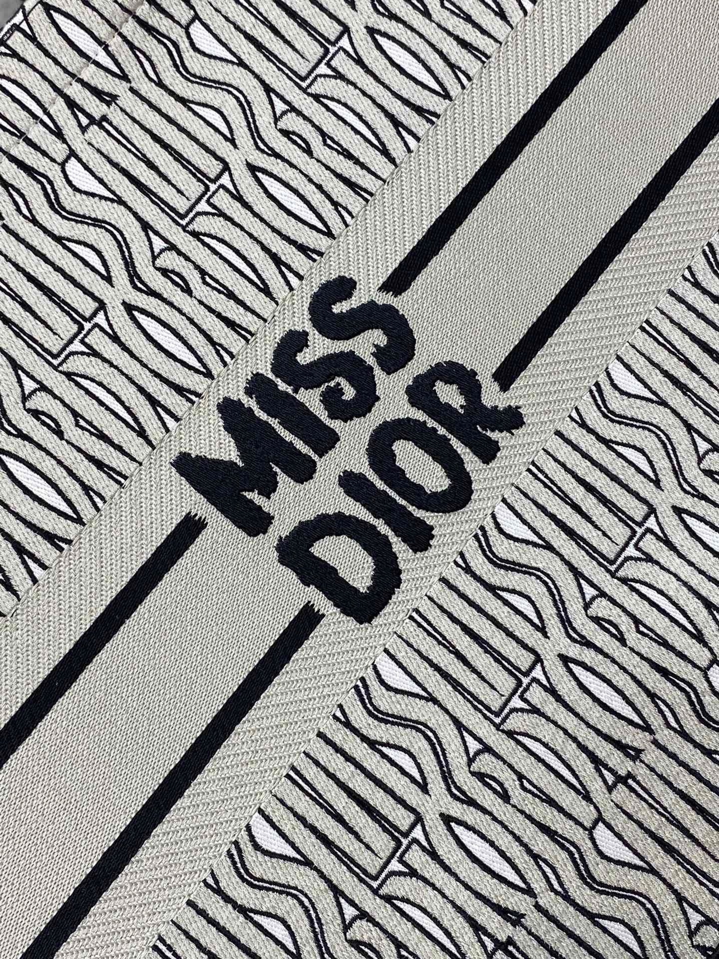 DIOR TOTE BAG