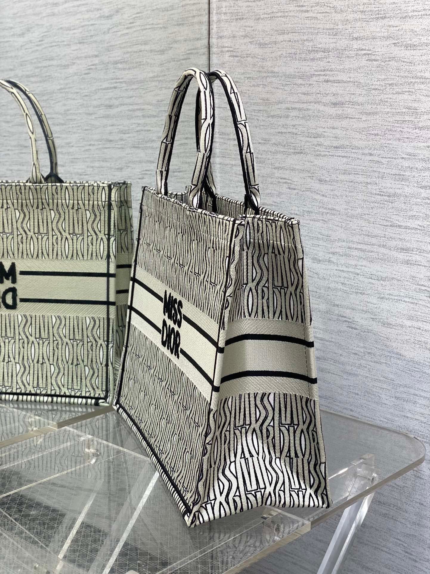 DIOR TOTE BAG