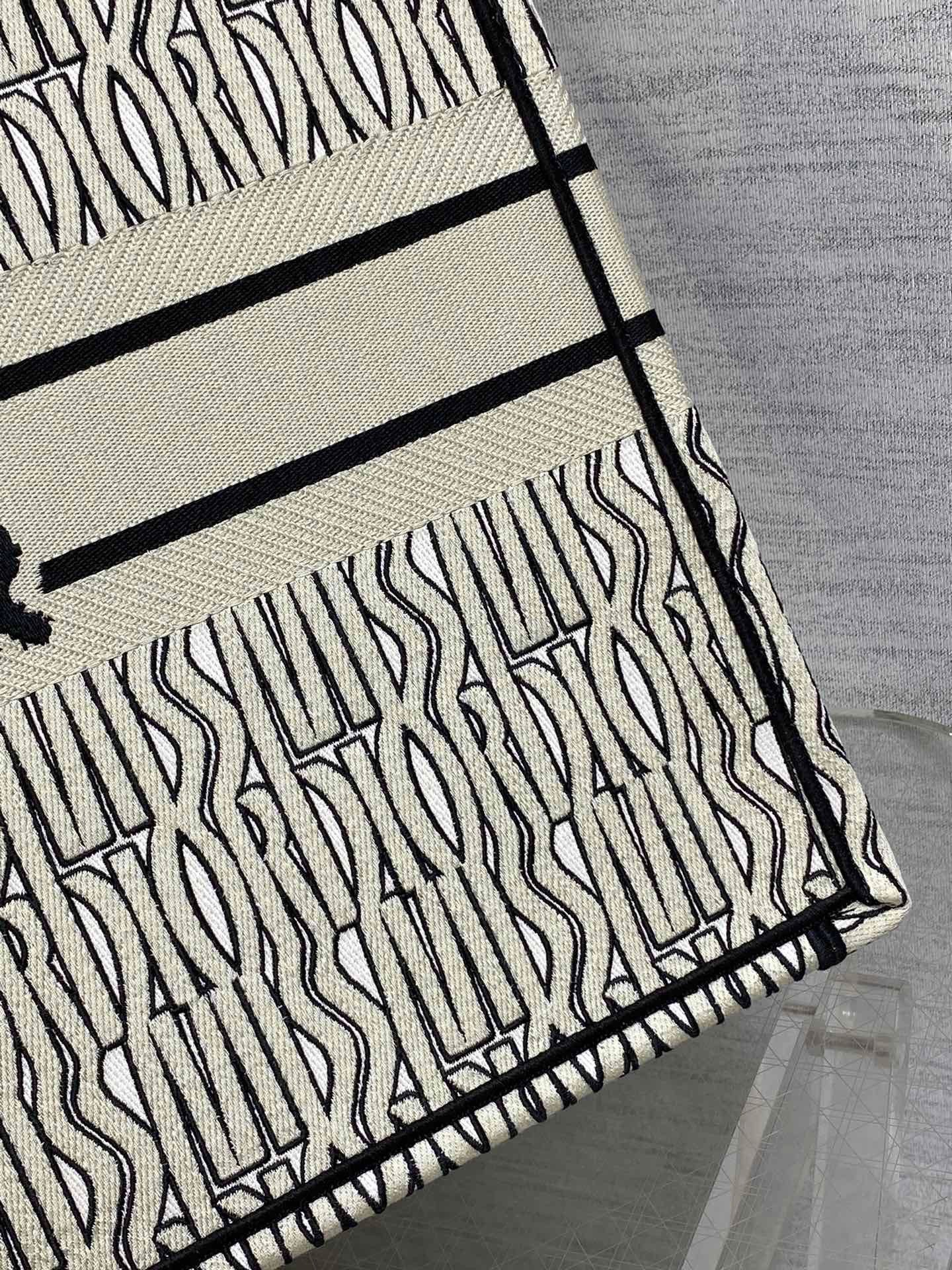 DIOR TOTE BAG
