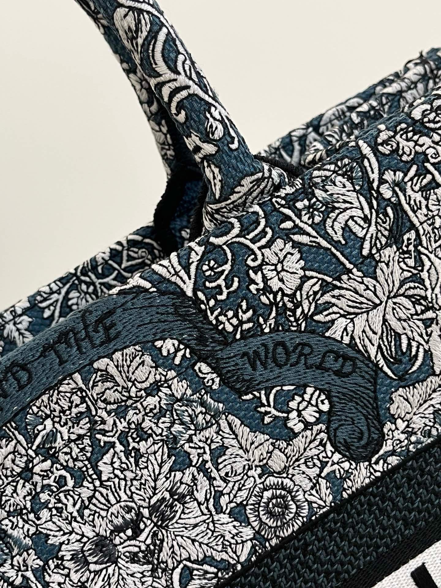 DIOR TOTE BAG