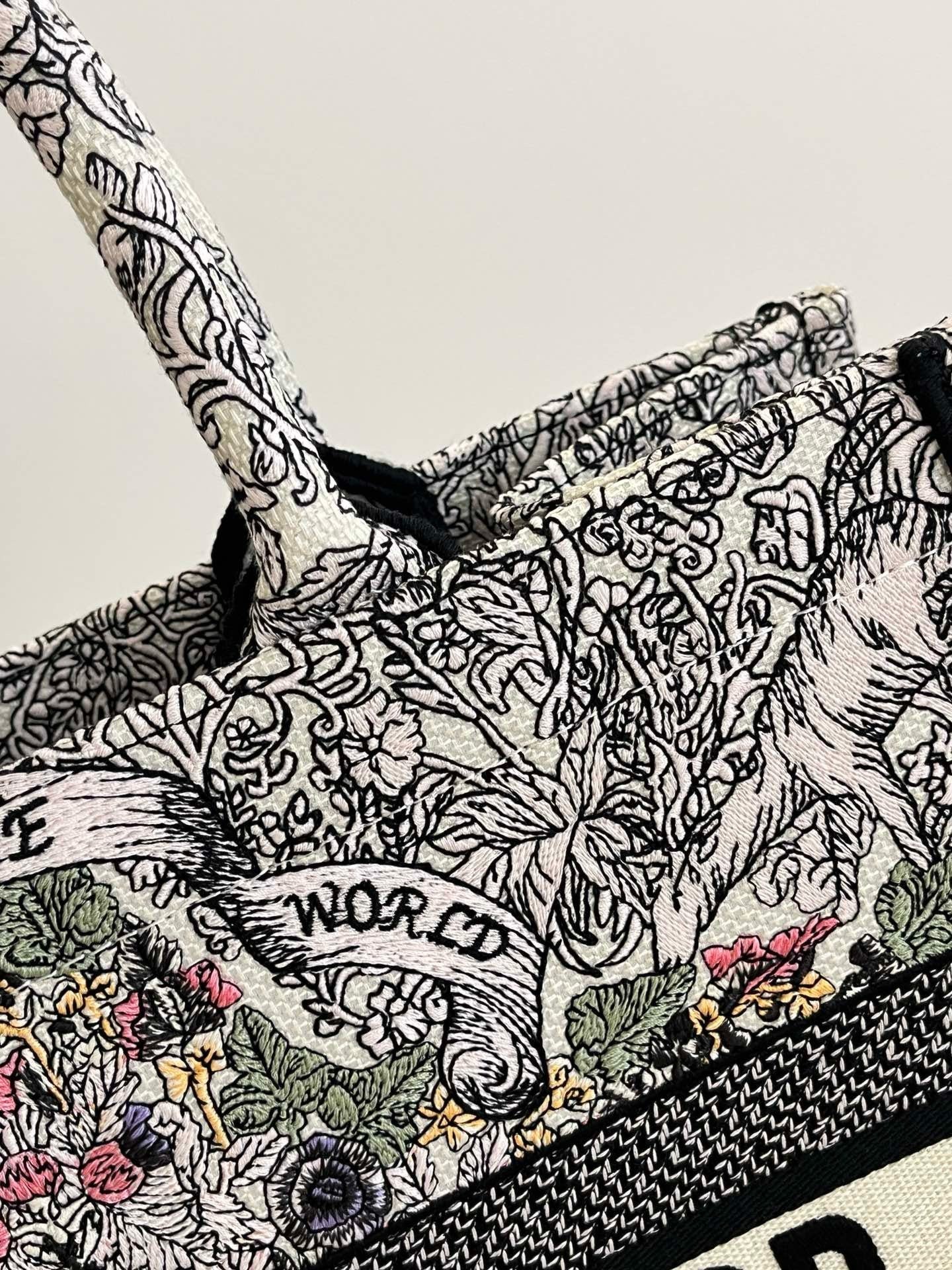 DIOR TOTE BAG
