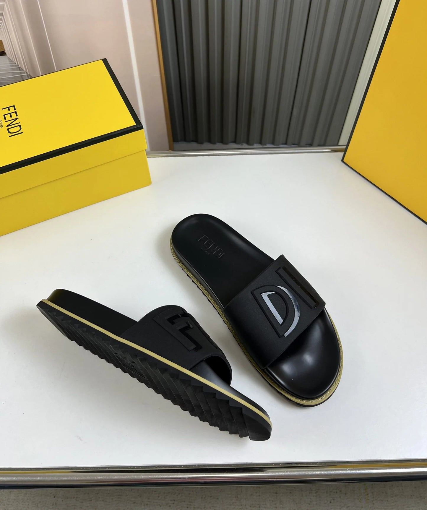 FENDI SANDAL