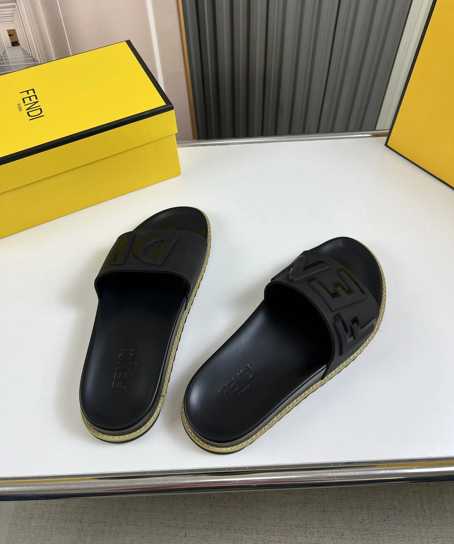 FENDI SANDAL