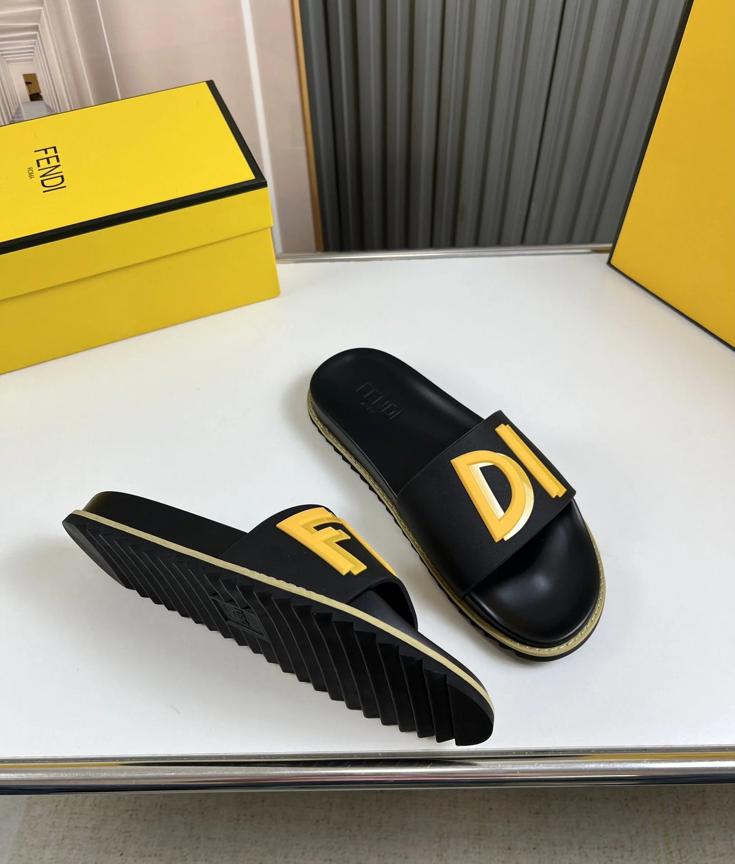 FENDI SANDAL