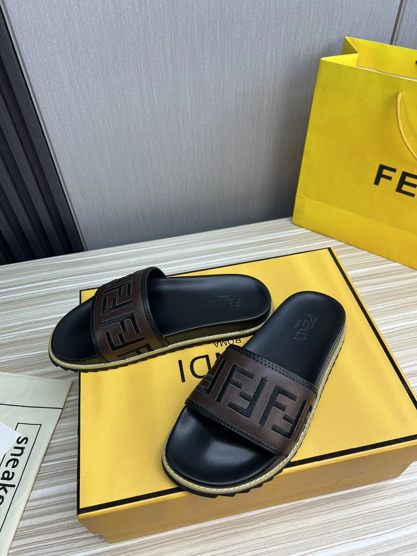 FENDI SANDAL
